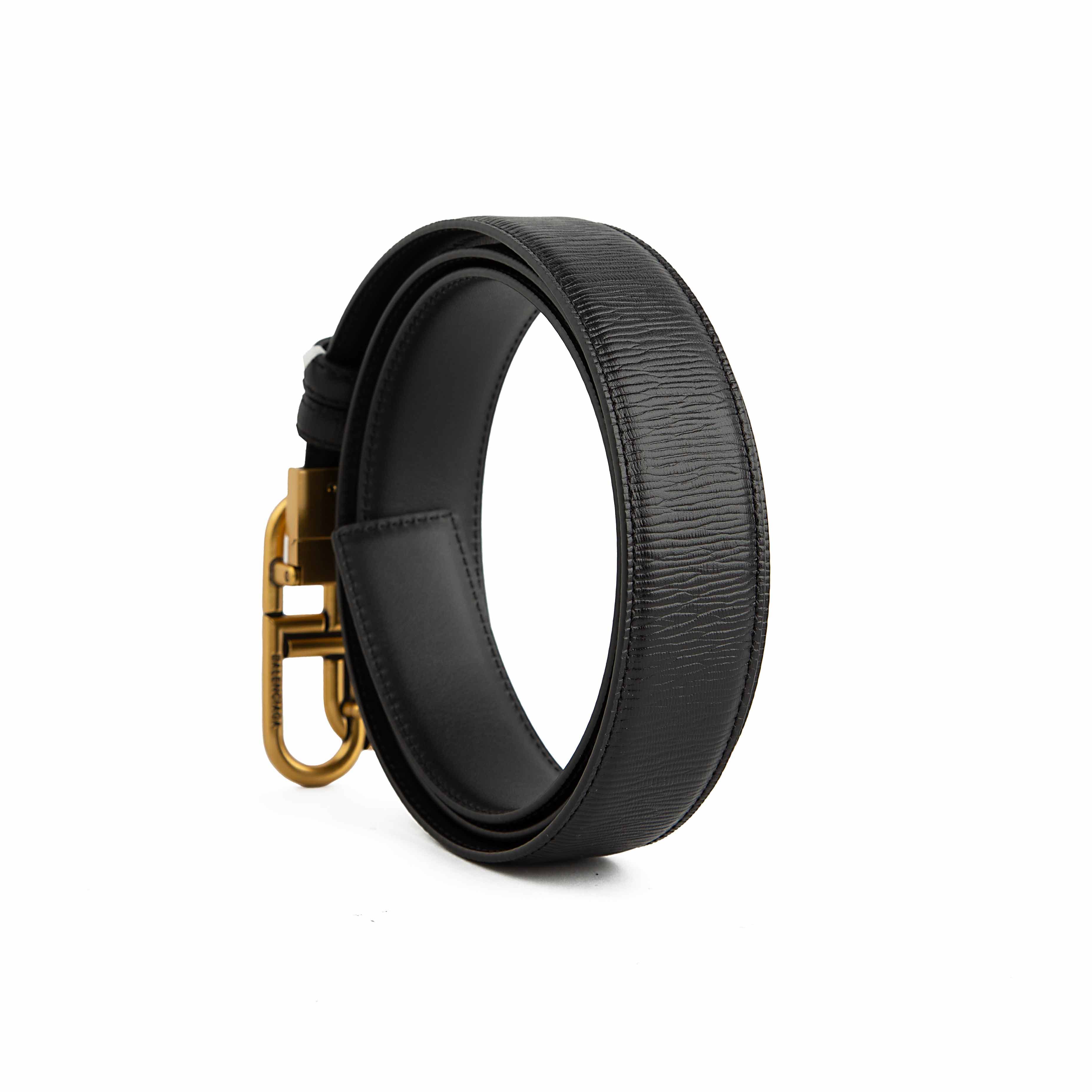 The centerpiece is the reimagined interlocking BB logo buckle, presented in a warm, brushed gold-tone finish that offers a vintage yet contemporary feel.