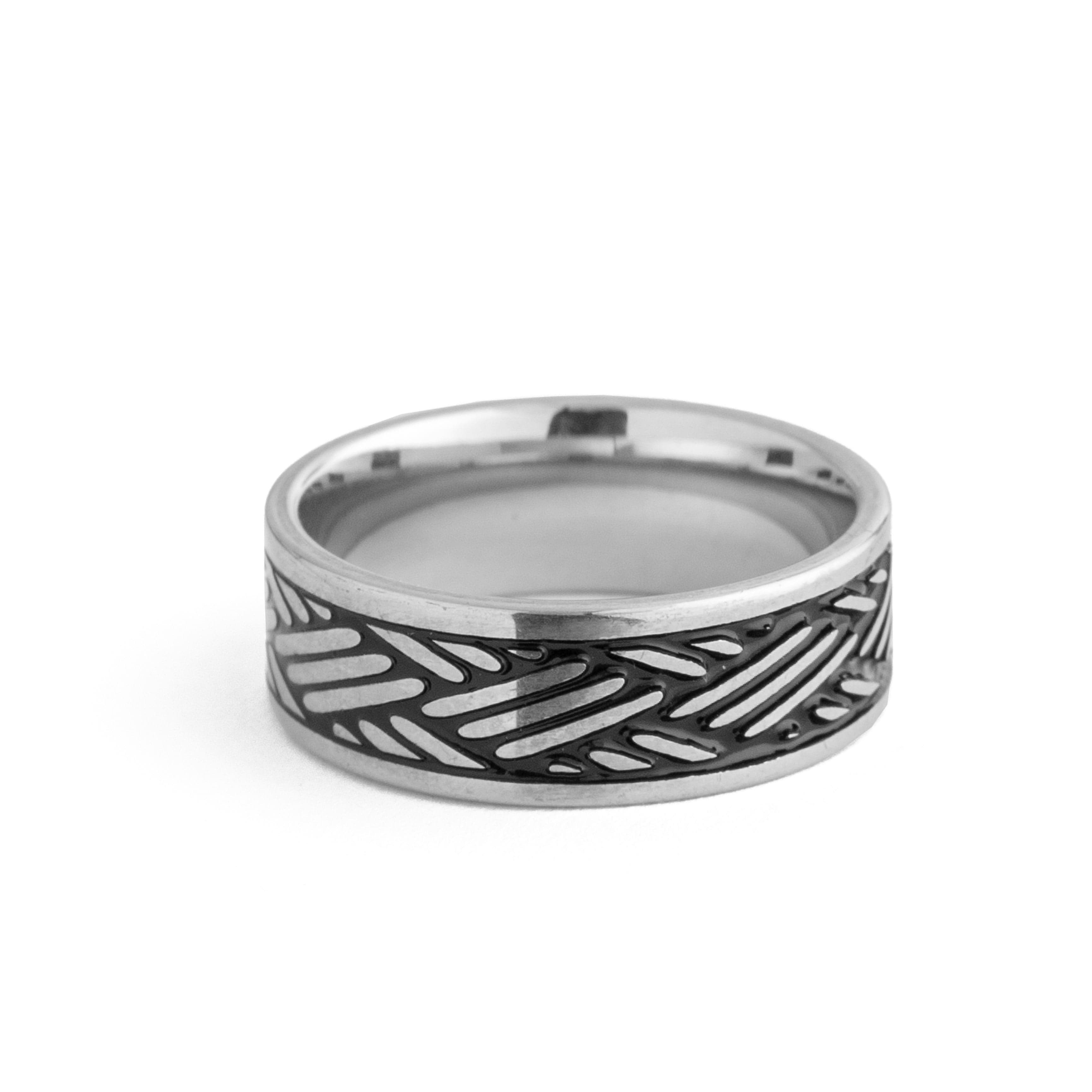 Titanium ring with black drift-inspired pattern for men and women