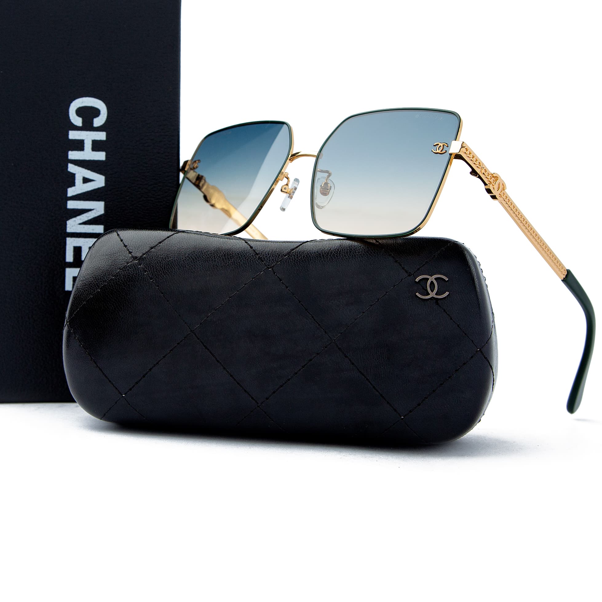 Chanel Gold-Plated Designer Sunglasses with Gradient Blue Lenses in a Quilted Leather Case – Unisex Luxury Eyewear