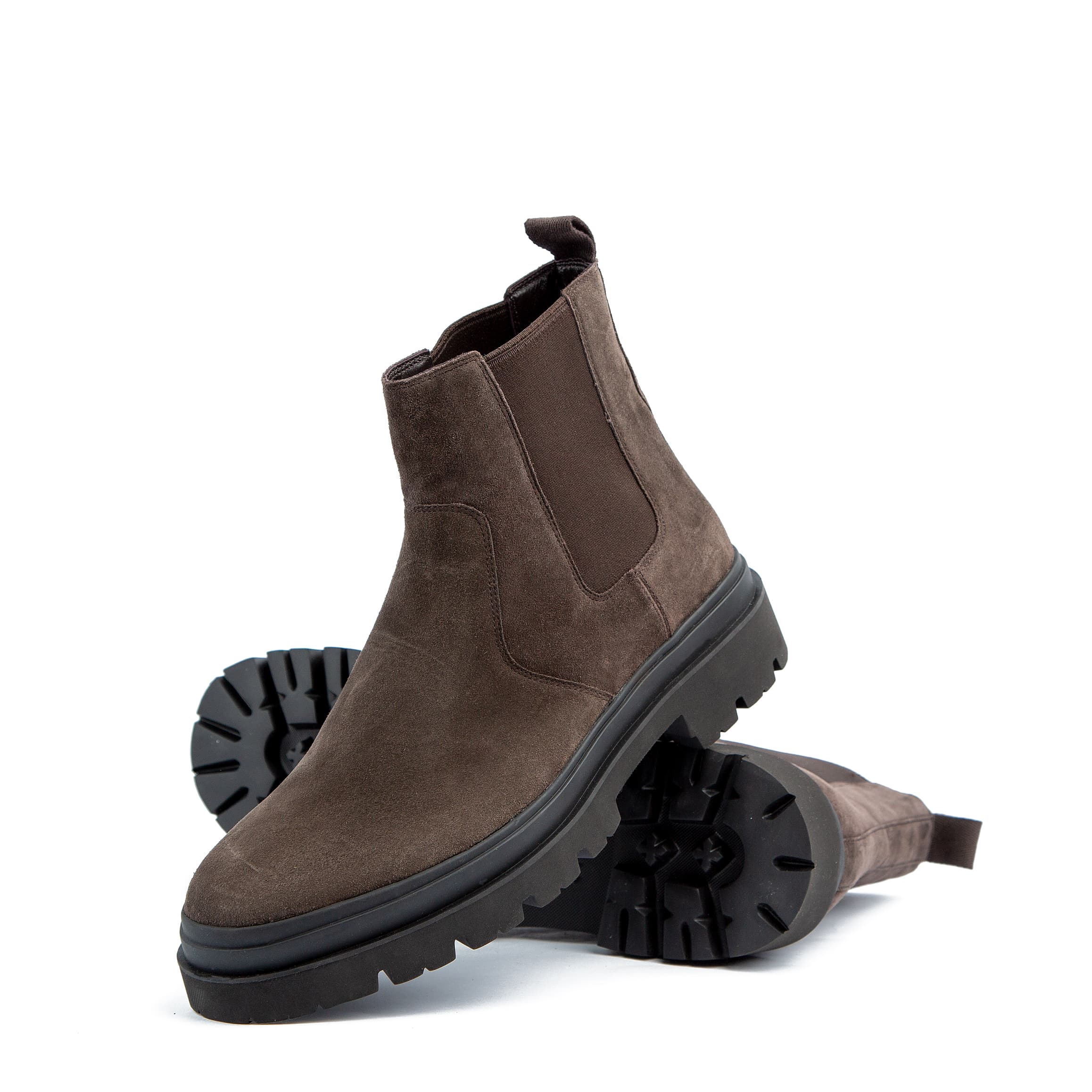 Men's Brown Vince Reggio Chelsea Boots with Black Lug Sole for Style & Comfort