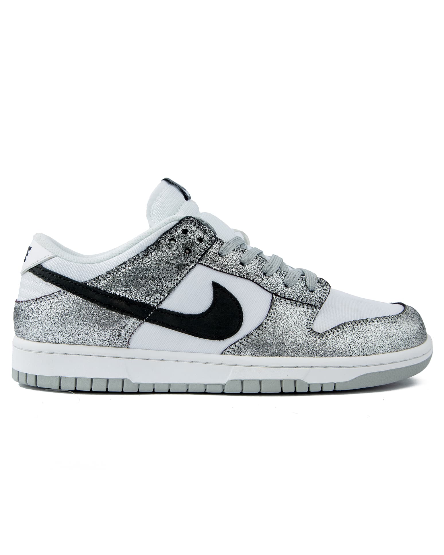 Nike Dunk Low Retro SE - White/Black/Silver Sneaker for Men & Women