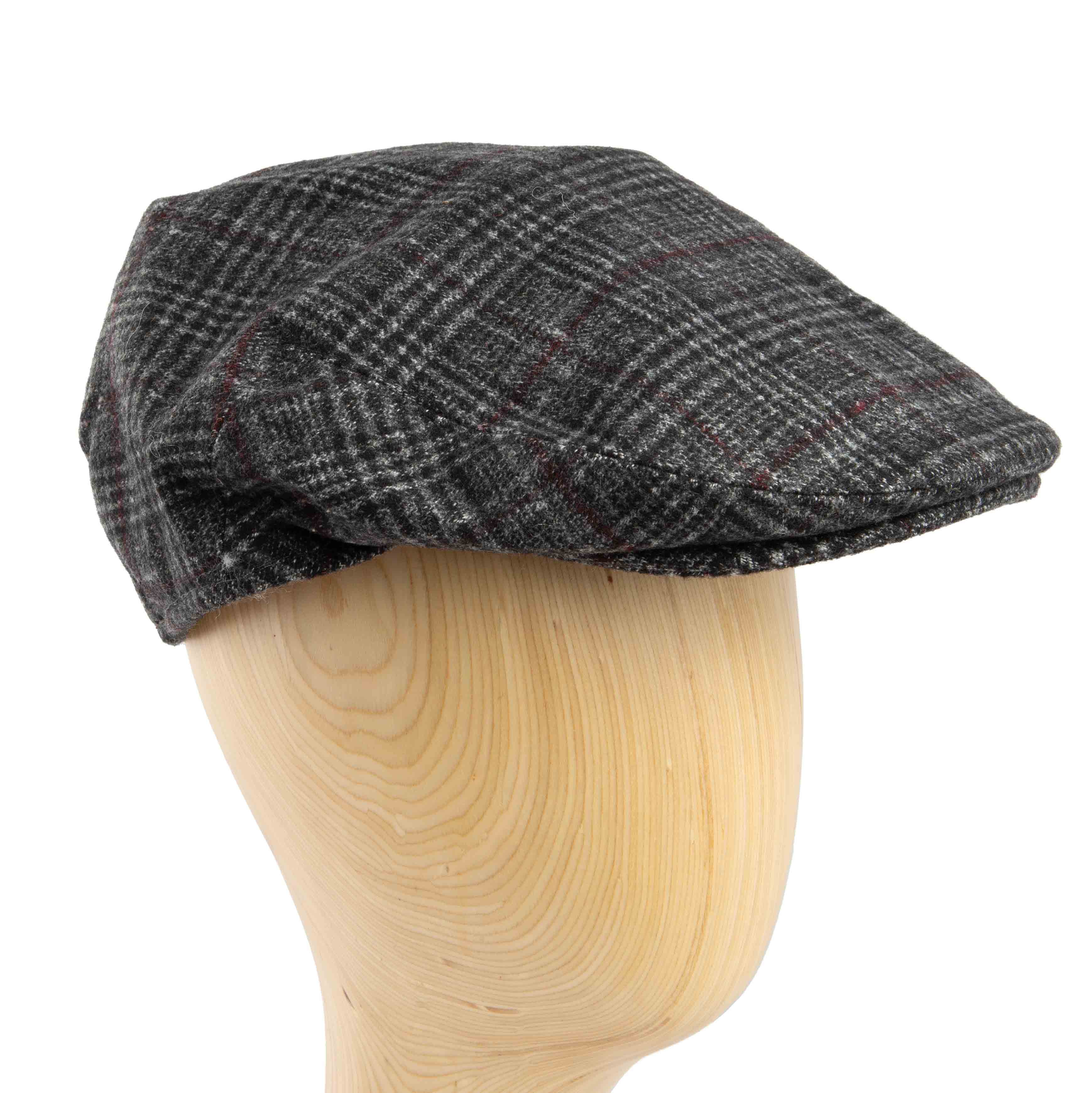 tylish grey plaid flat cap for men, perfect for a refined casual look.