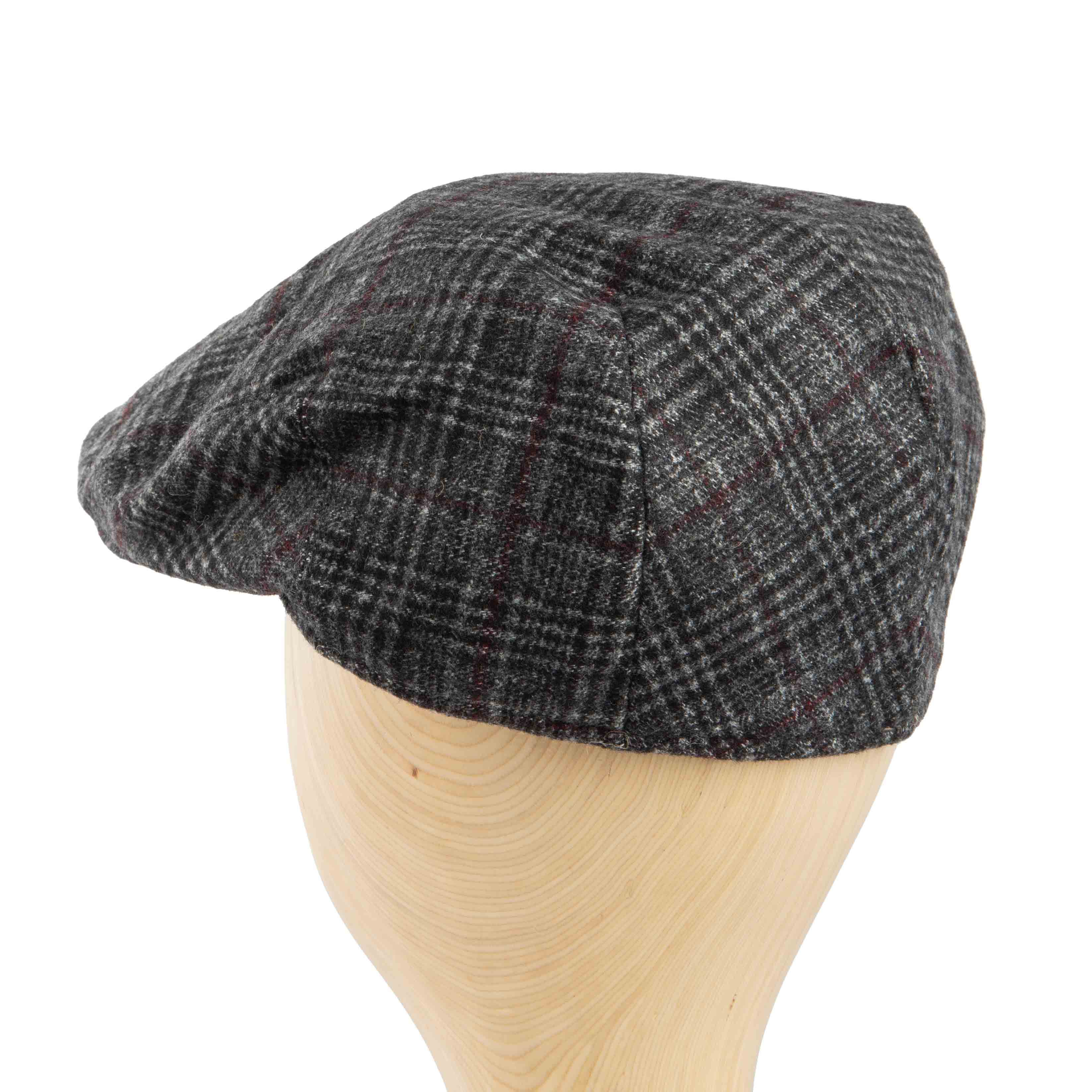 Stylish grey plaid flat cap for men, perfect for a refined casual look.