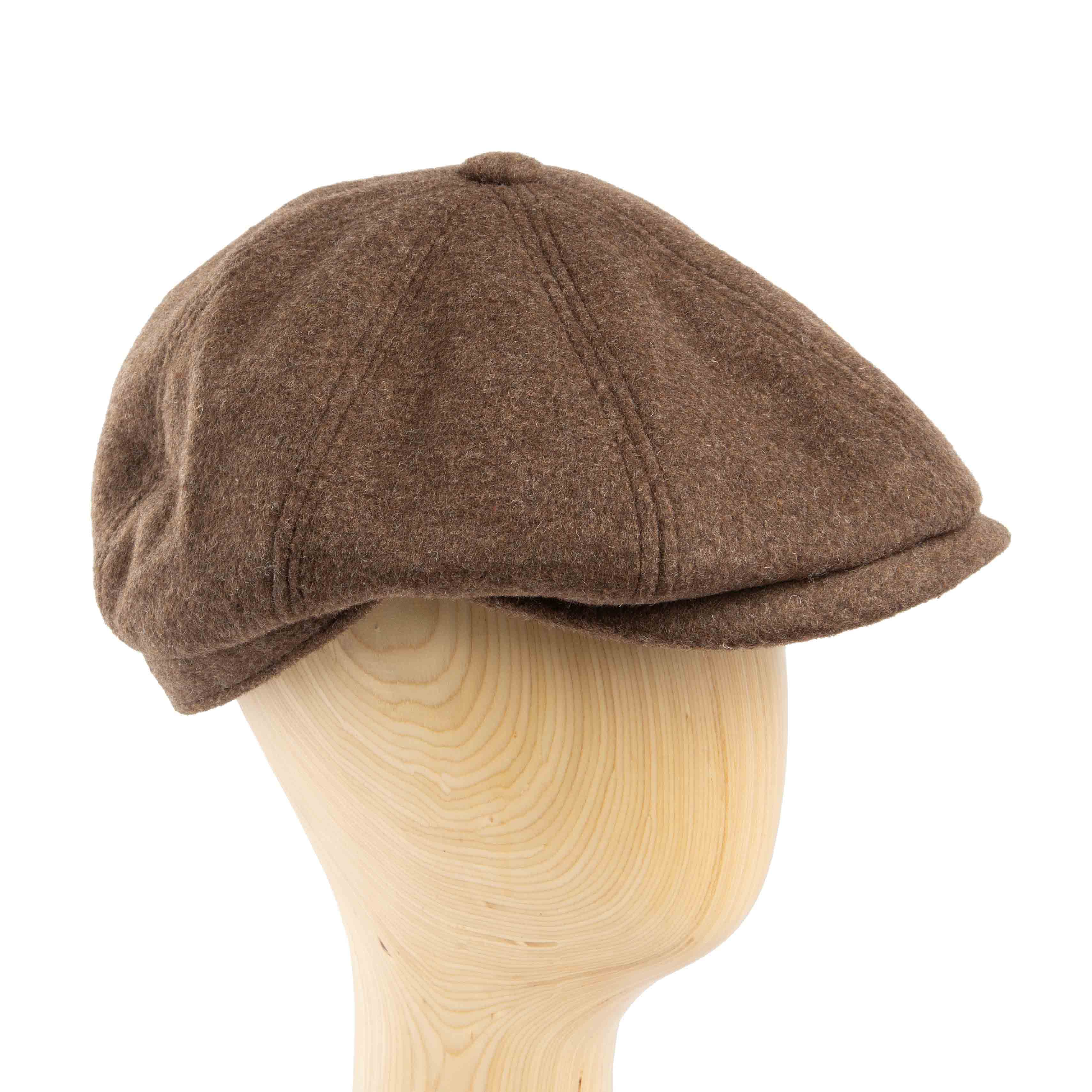 Solid brown newsboy cap, classic unisex design, warm wool blend, versatile fashion accessory"