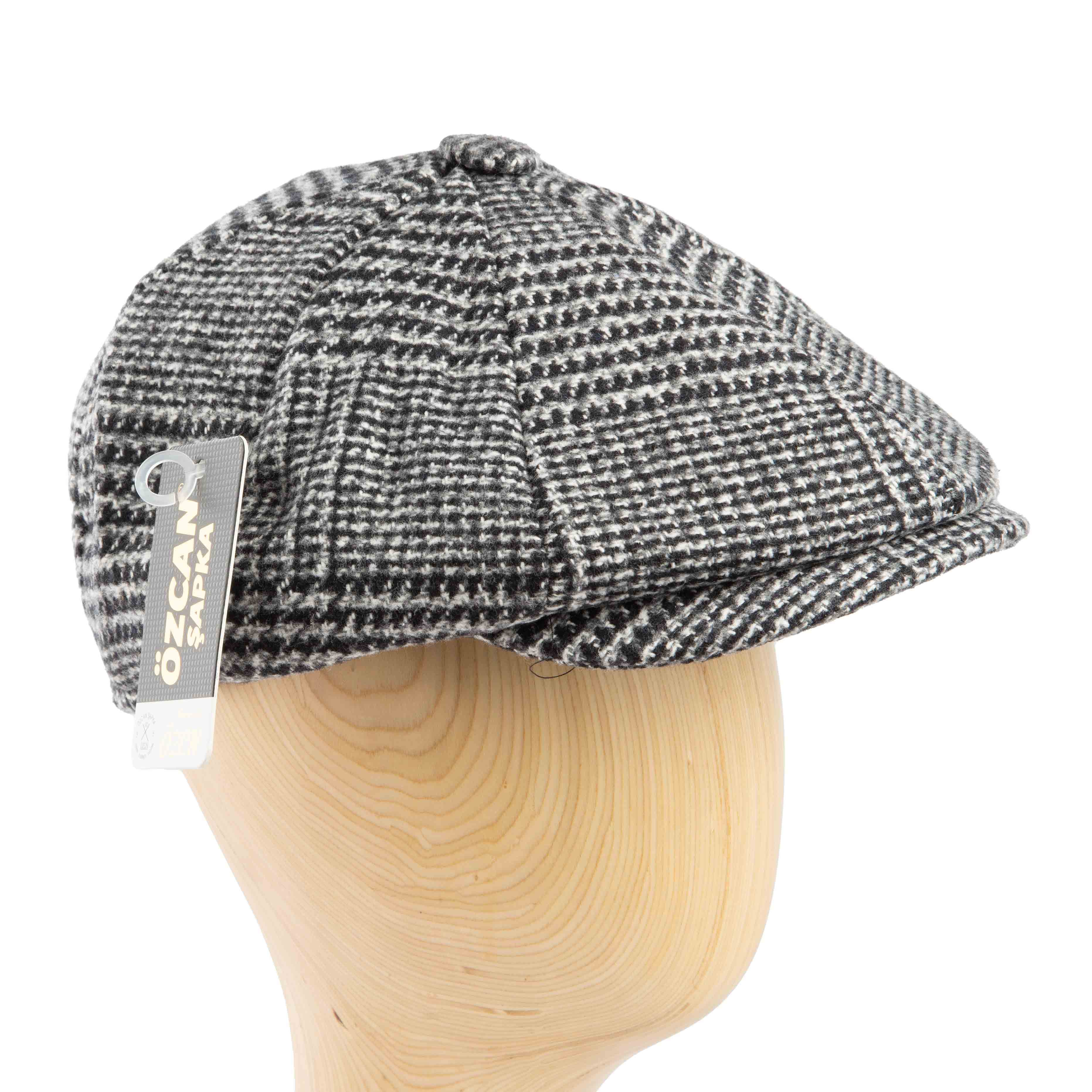 Black and white plaid newsboy cap - classic unisex style with houndstooth pattern and ÖZCAN tag.