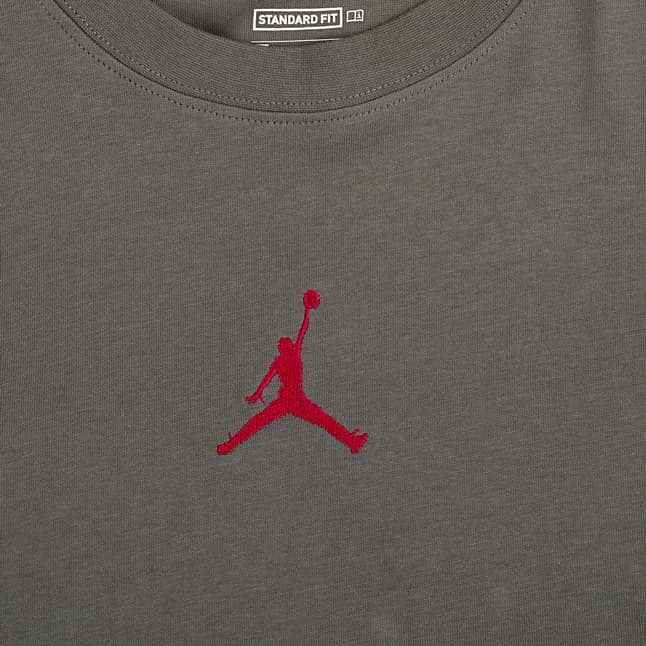 Elevate your casual style with the Jordan Flight Essentials Oversized T-Shirt. Premium comfort, iconic red Jumpman logo, and a relaxed, versatile fit for ultimate streetwear appeal.
