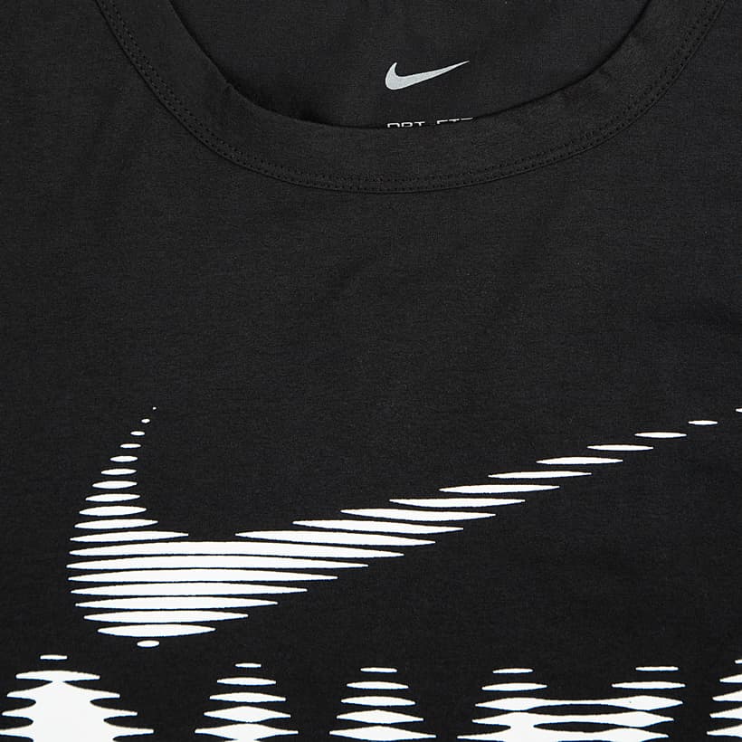 Elevate your training with the Nike Hyverse Dri-FIT UV T-Shirt. Stay dry, comfortable & protected from the sun with this versatile, black performance tee featuring the iconic glitch-effect logo. Perfect for any workout or casual wear.