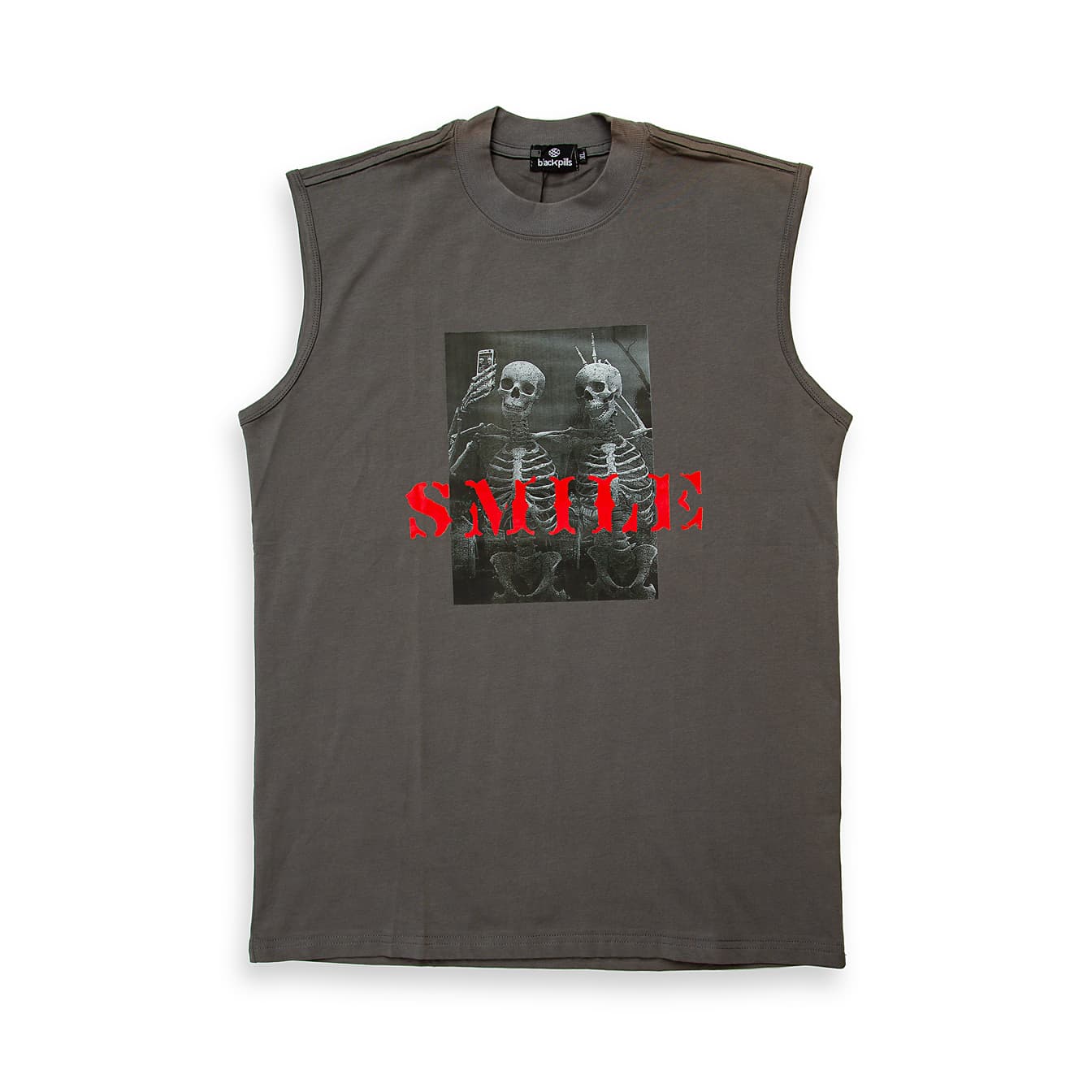 This is a relaxed-fit, crew-neck sleeveless t-shirt featuring a striking black and white graphic print.