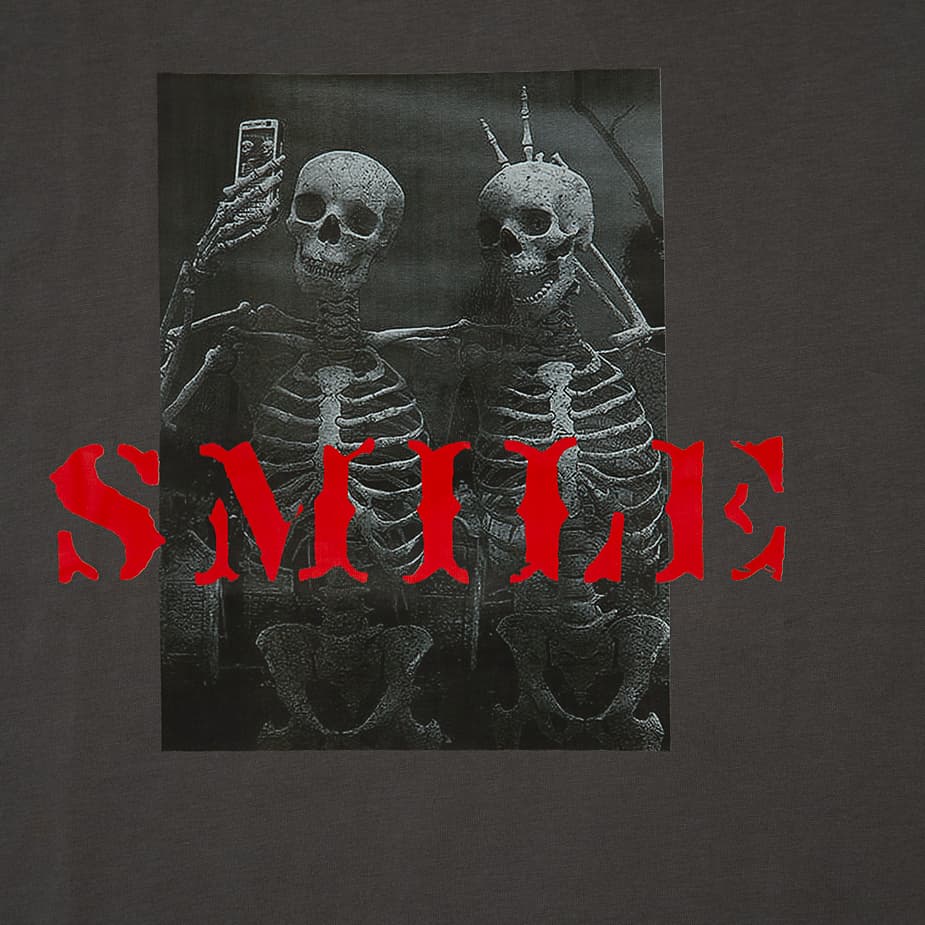This is a relaxed-fit, crew-neck sleeveless t-shirt featuring a striking black and white graphic print.