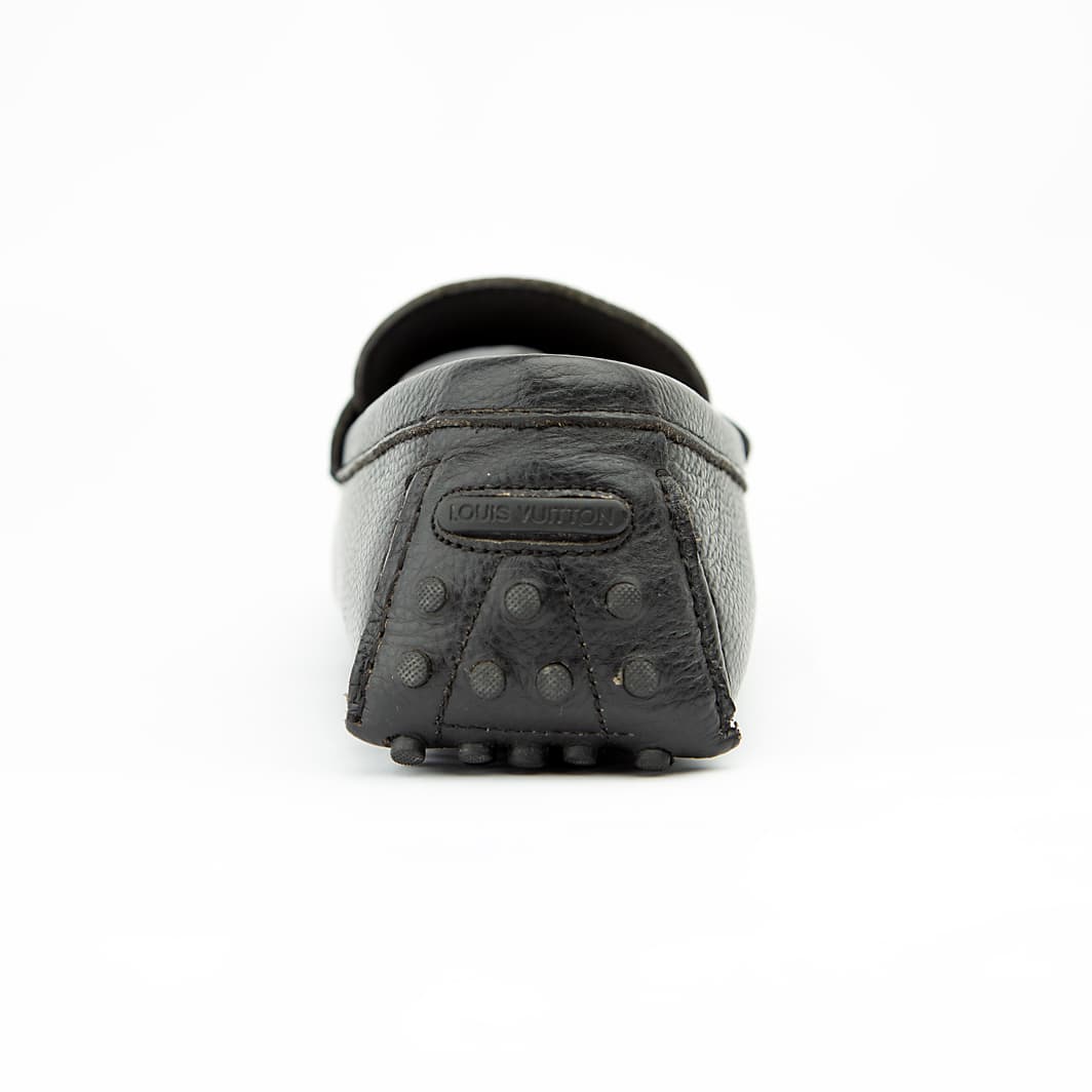 The Navy Web Roadster is an elegant and practical slip-on driving moccasin.