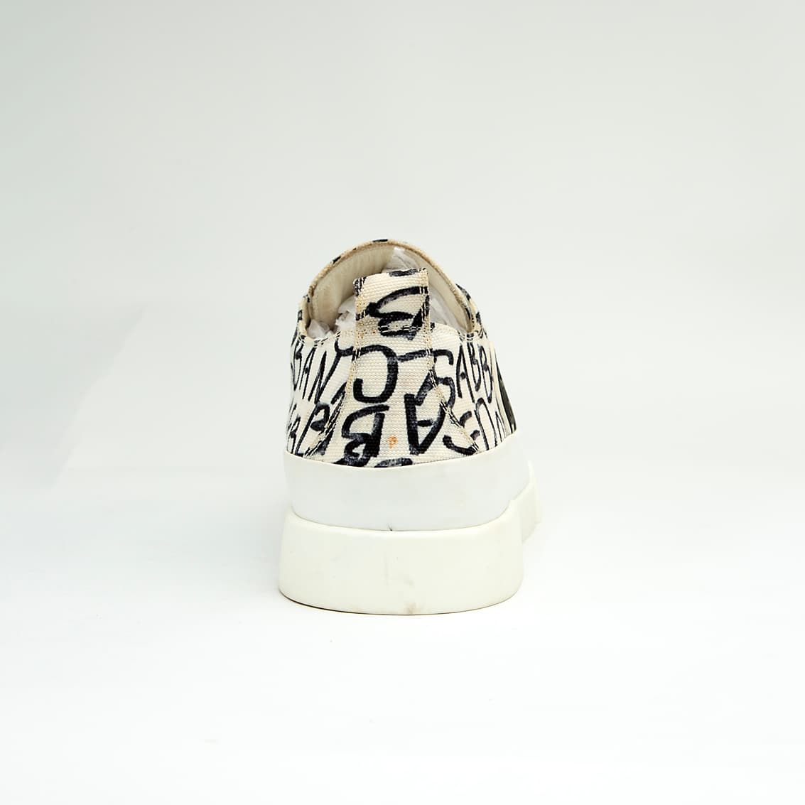 These are contemporary Dolce & Gabbana low-top sneakers featuring a classic tennis-shoe silhouette updated with bold, high-fashion branding. 