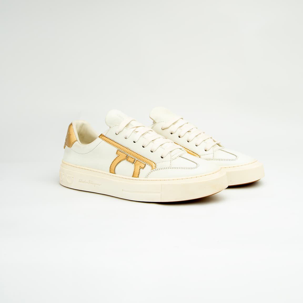 The Gilded Classic Court is an elegant, low-top sneaker that embodies understated luxury and Italian craftsmanship.