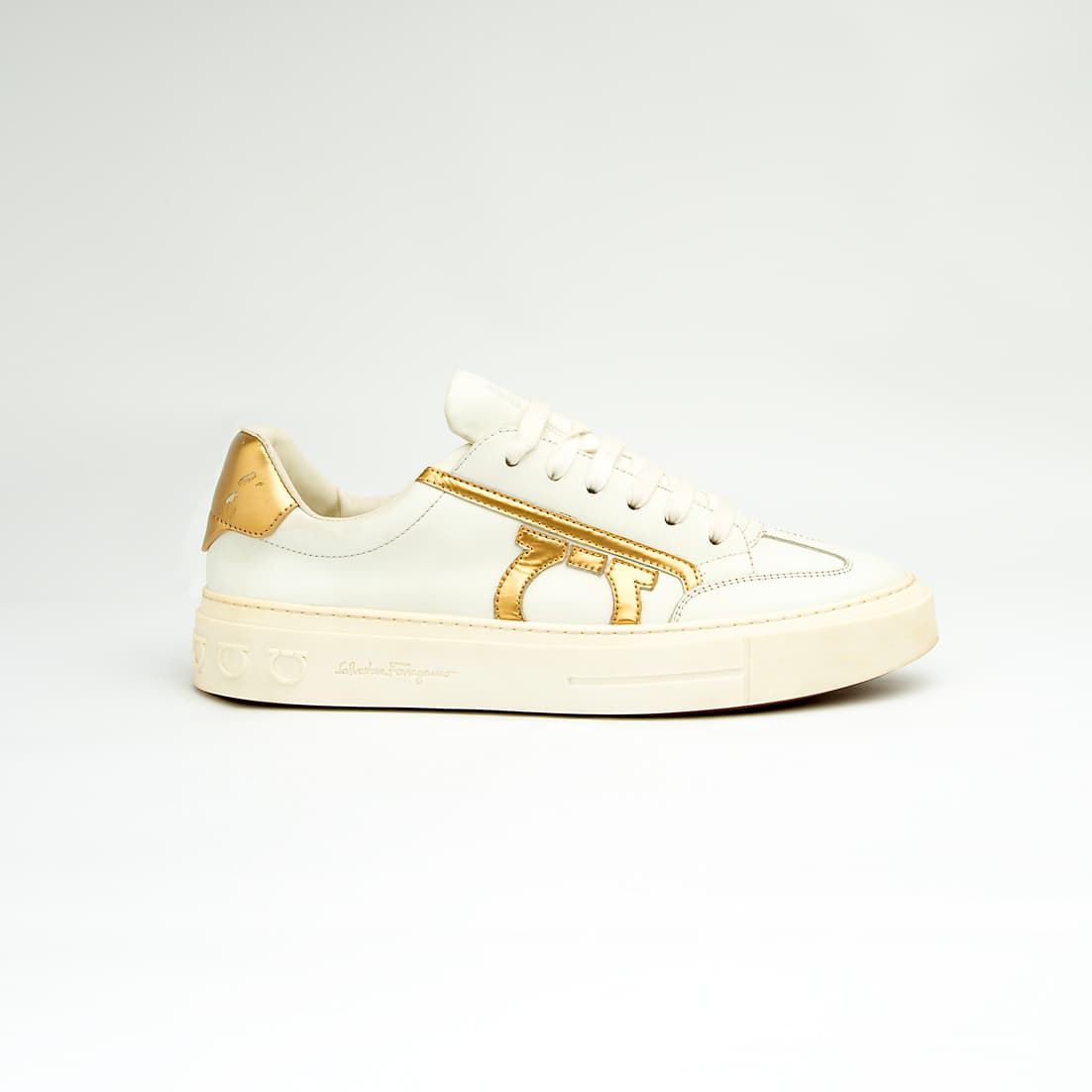 The Gilded Classic Court is an elegant, low-top sneaker that embodies understated luxury and Italian craftsmanship.