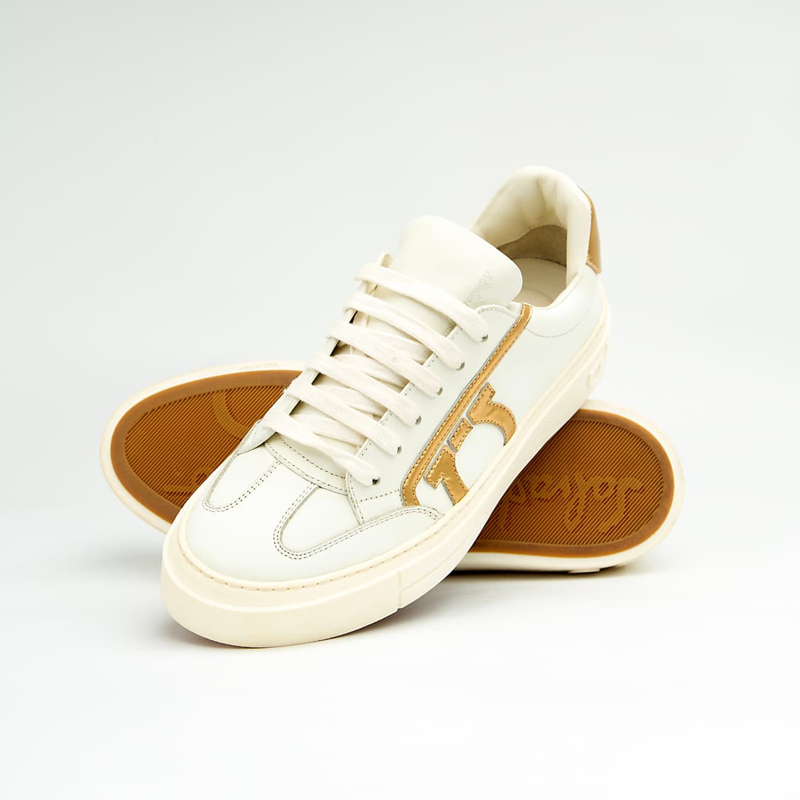 The Gilded Classic Court is an elegant, low-top sneaker that embodies understated luxury and Italian craftsmanship.
