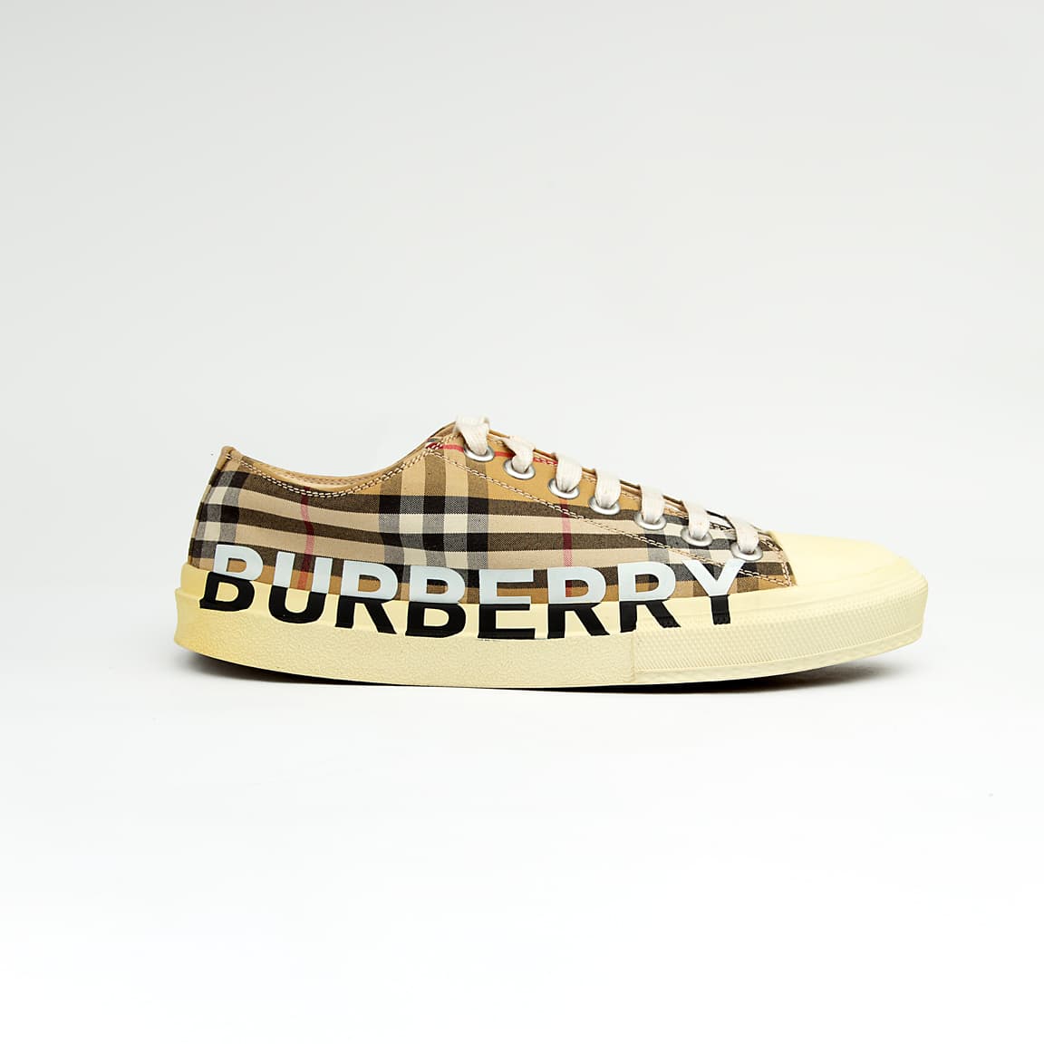 The Heritage Check Plimsoll is a contemporary luxury sneaker that reinterprets a classic canvas low-top with iconic British heritage.