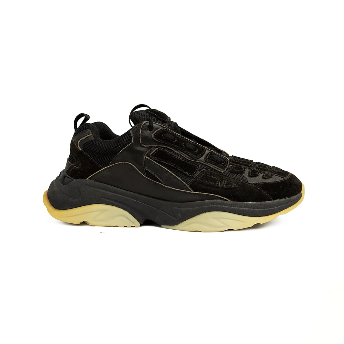 Black chunky suede & mesh sneakers — unisex streetwear shoes with cushioned sole and modern performance style.