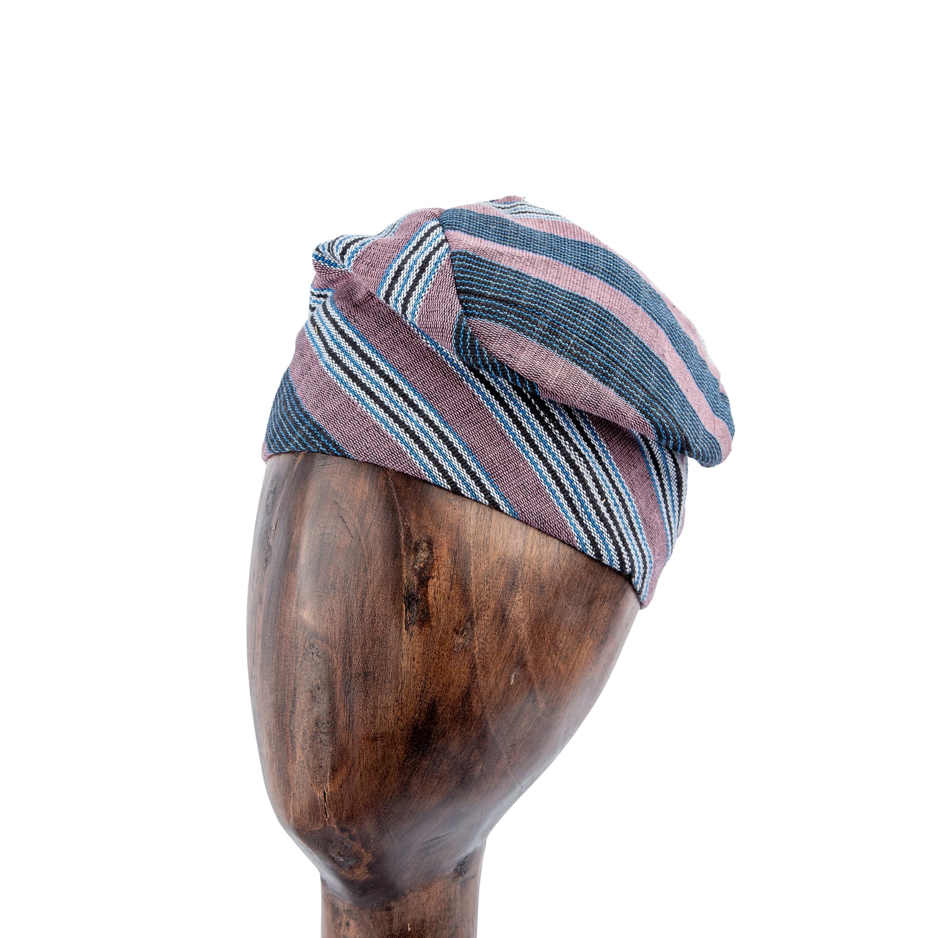 This "Aso Oke" Fila isn't just a hat, it's a statement. This isn't your average headwear; it's a celebration of Yoruba heritage.
