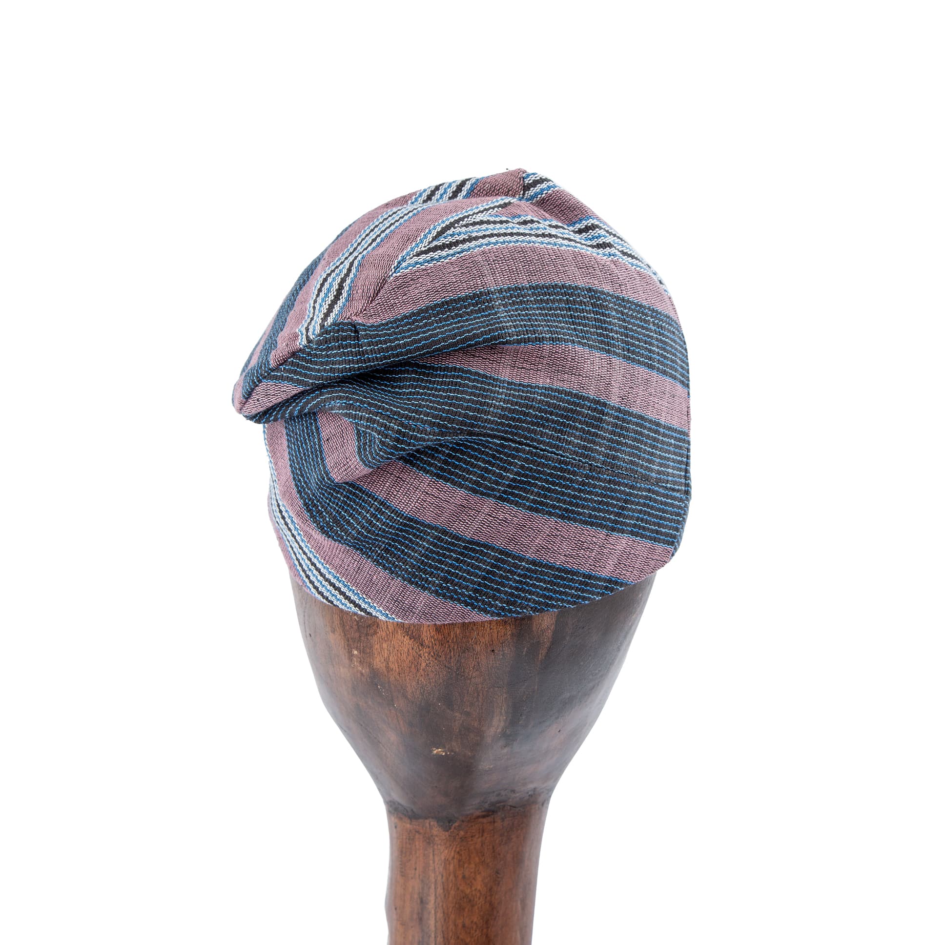 This "Aso Oke" Fila isn't just a hat, it's a statement. This isn't your average headwear; it's a celebration of Yoruba heritage.
