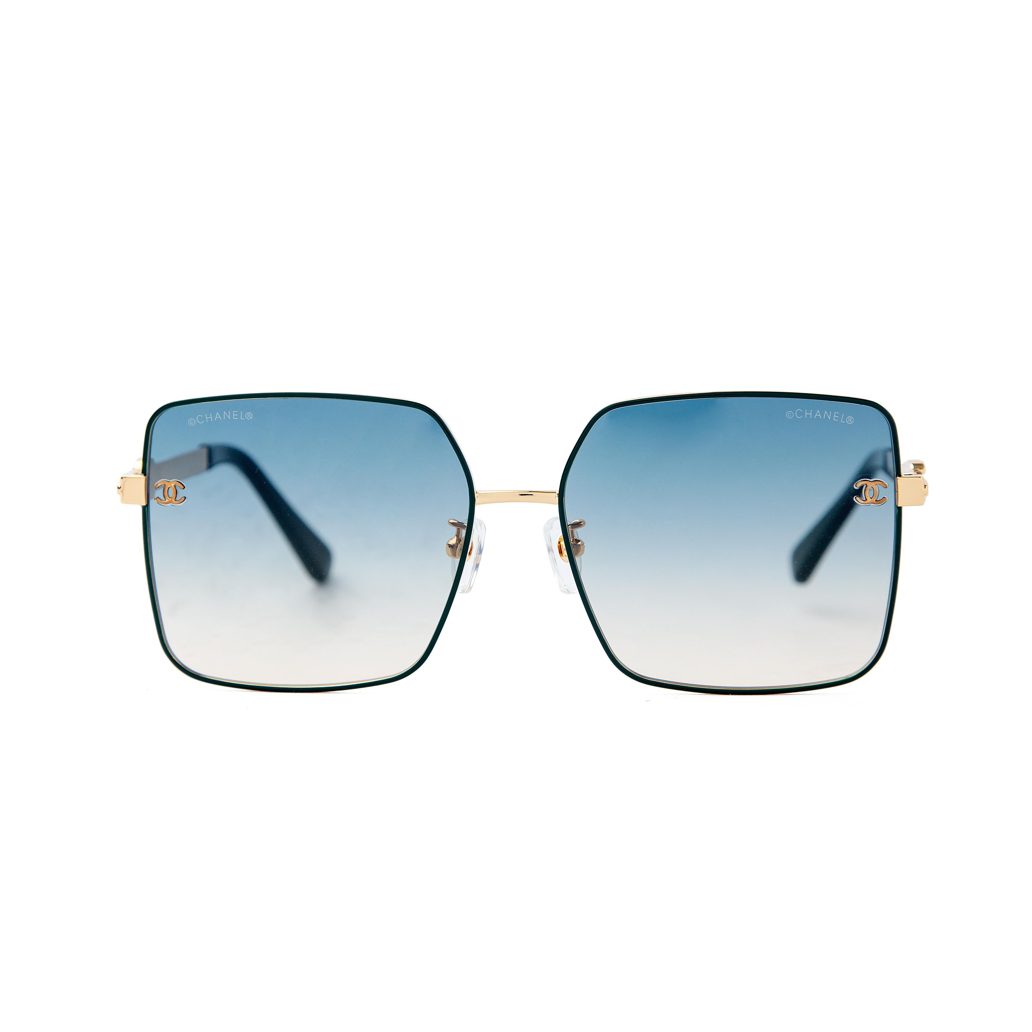Chanel Gold-Plated Designer Sunglasses with Gradient Blue Lenses in a Quilted Leather Case – Unisex Luxury Eyewear