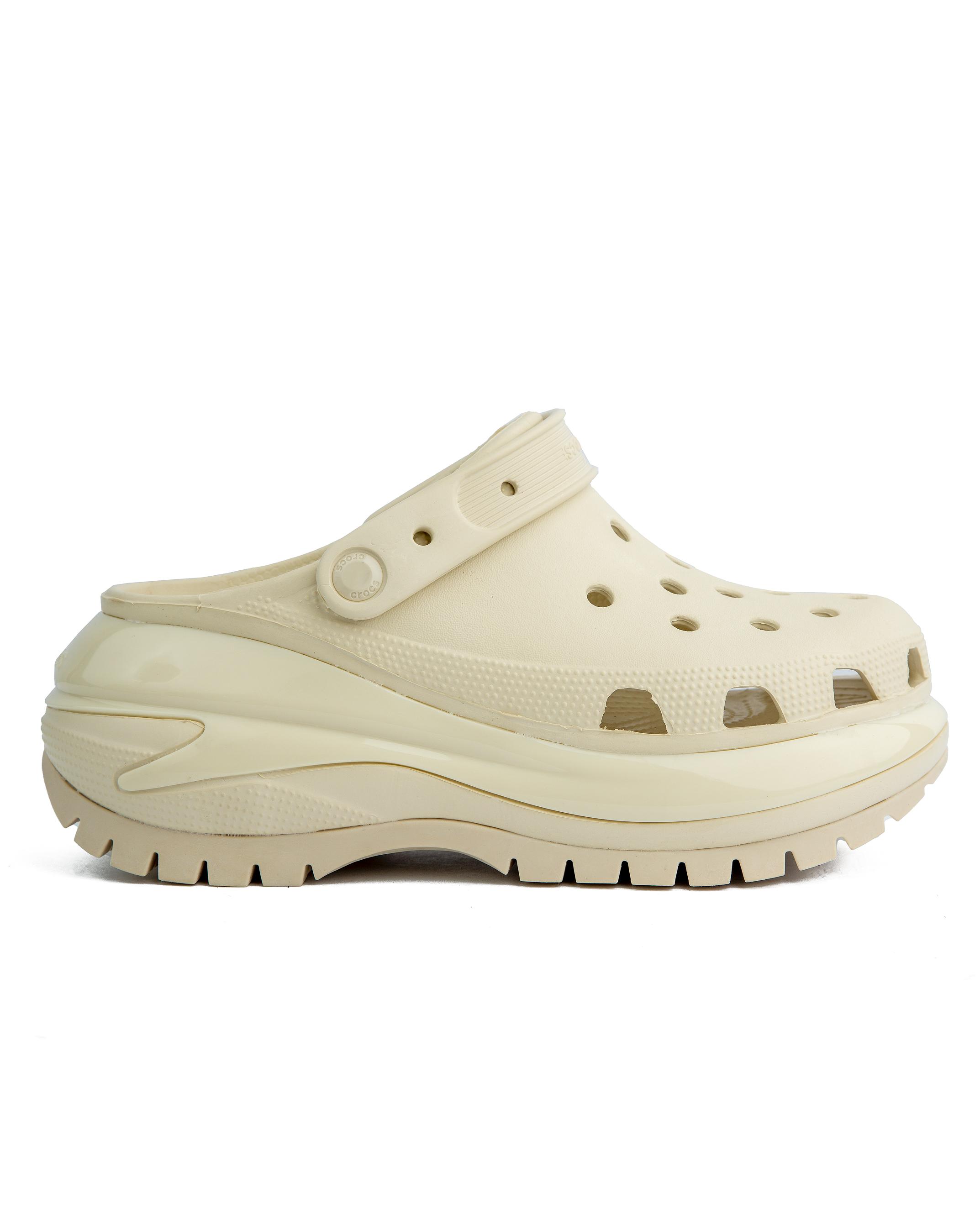 Crocs Classic Mega Crush Clog, platform casual shoe, lightweight, slip-on, ventilation holes, iconic comfort.