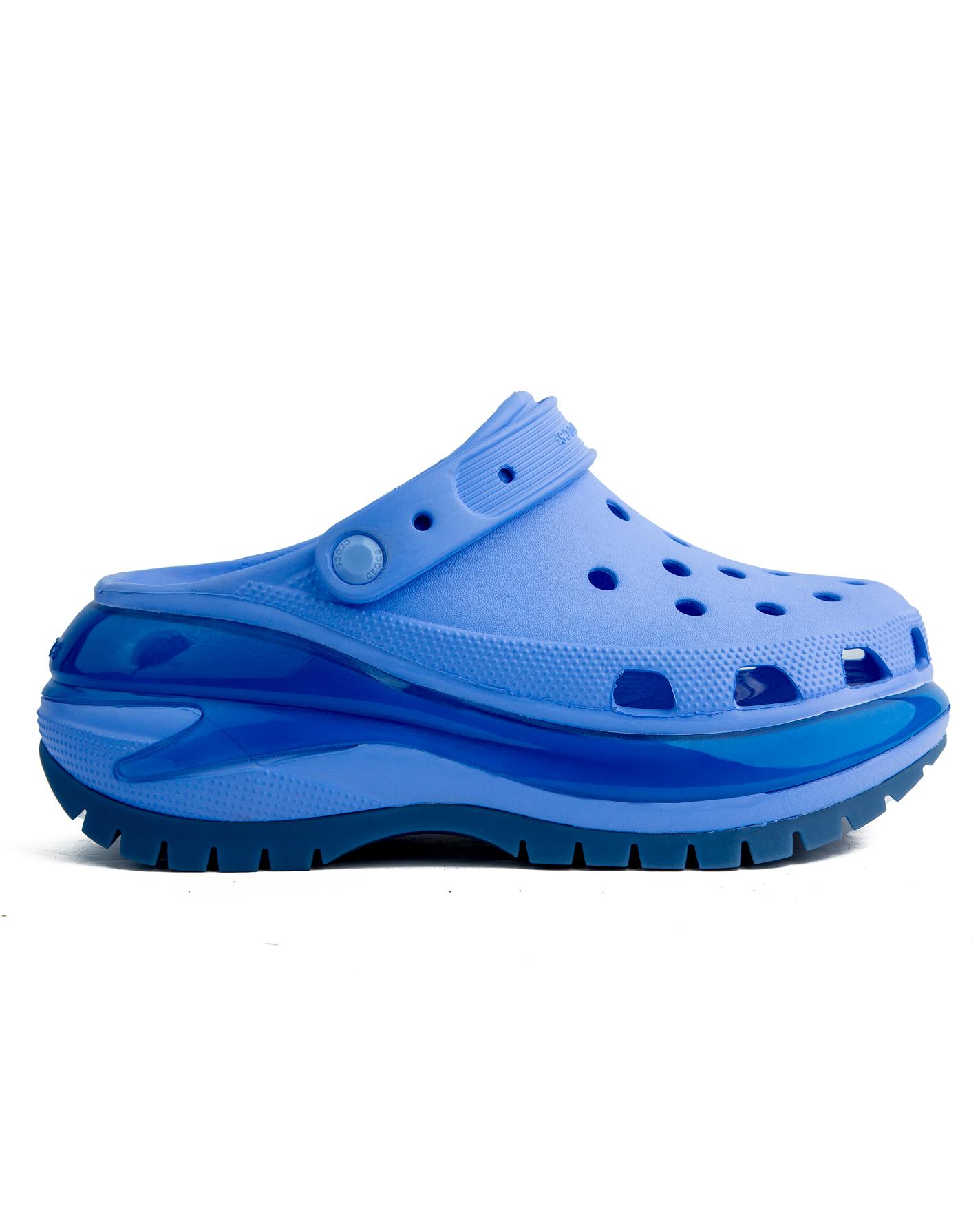 Light Blue Unisex Platform Clogs – Comfortable, breathable, and stylish slip-on shoes for casual wear.