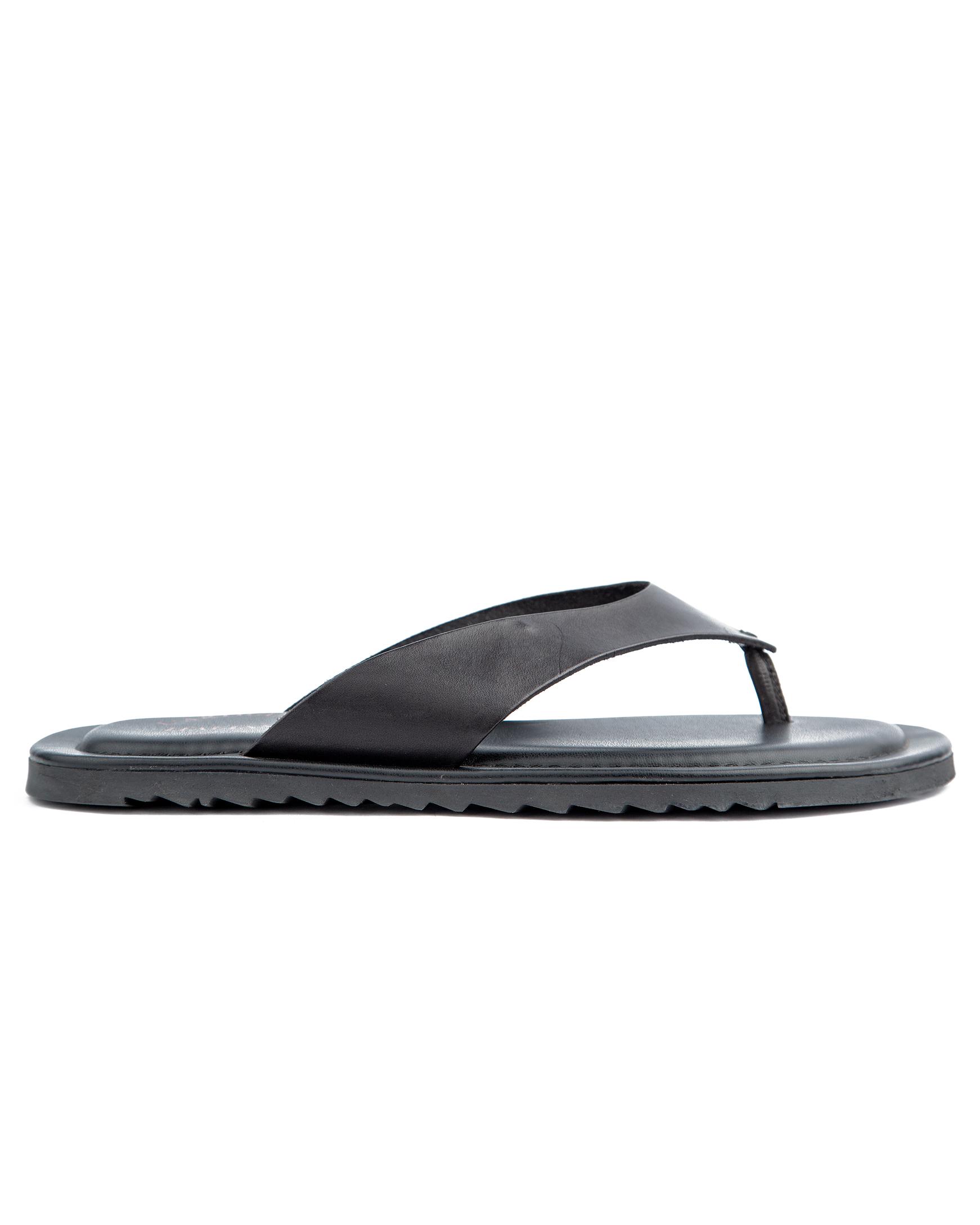 Premium black leather toe-ring sandals for men – stylish, durable, and comfortable for everyday wear and summer outings.