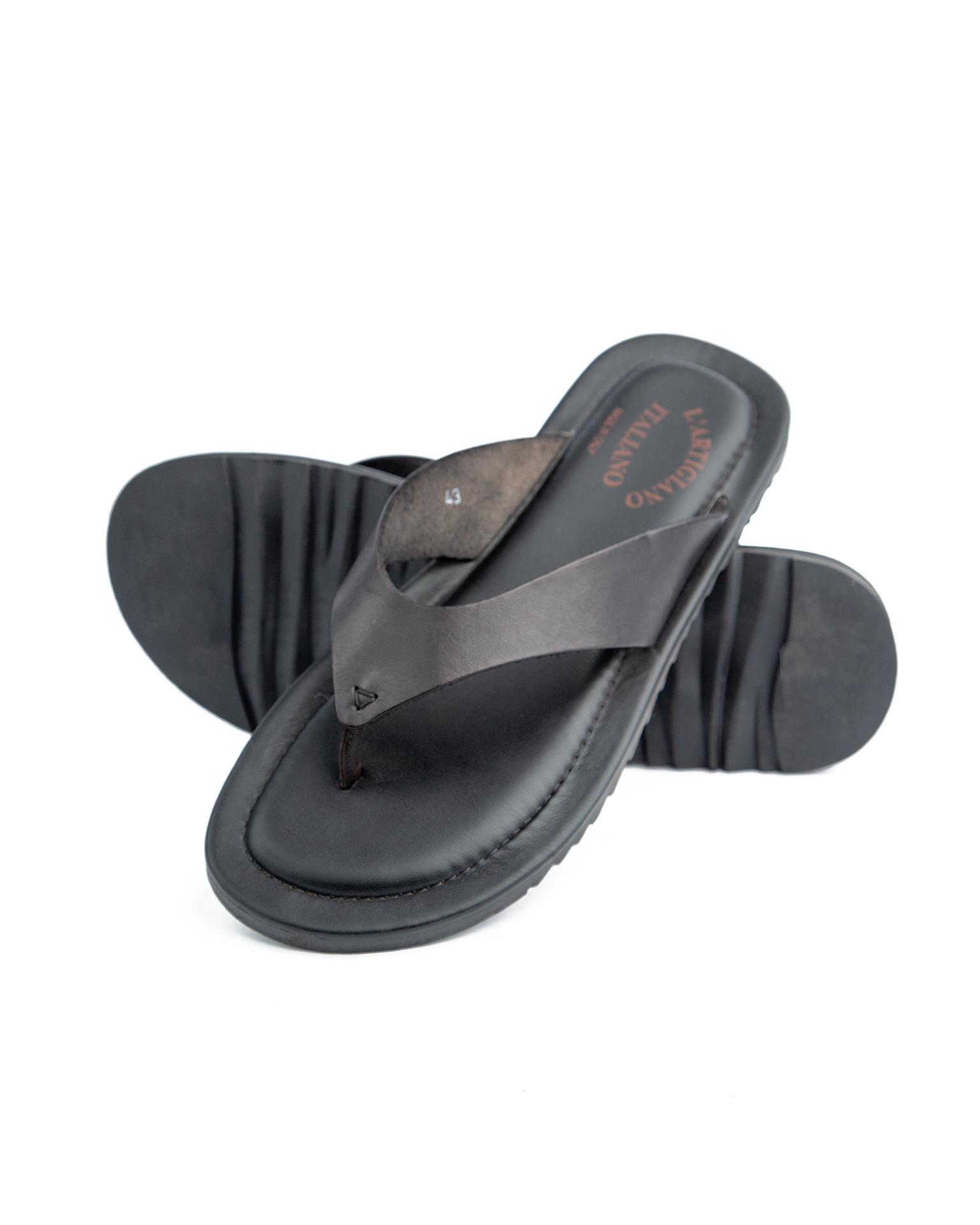 Premium black leather toe-ring sandals for men – stylish, durable, and comfortable for everyday wear and summer outings.