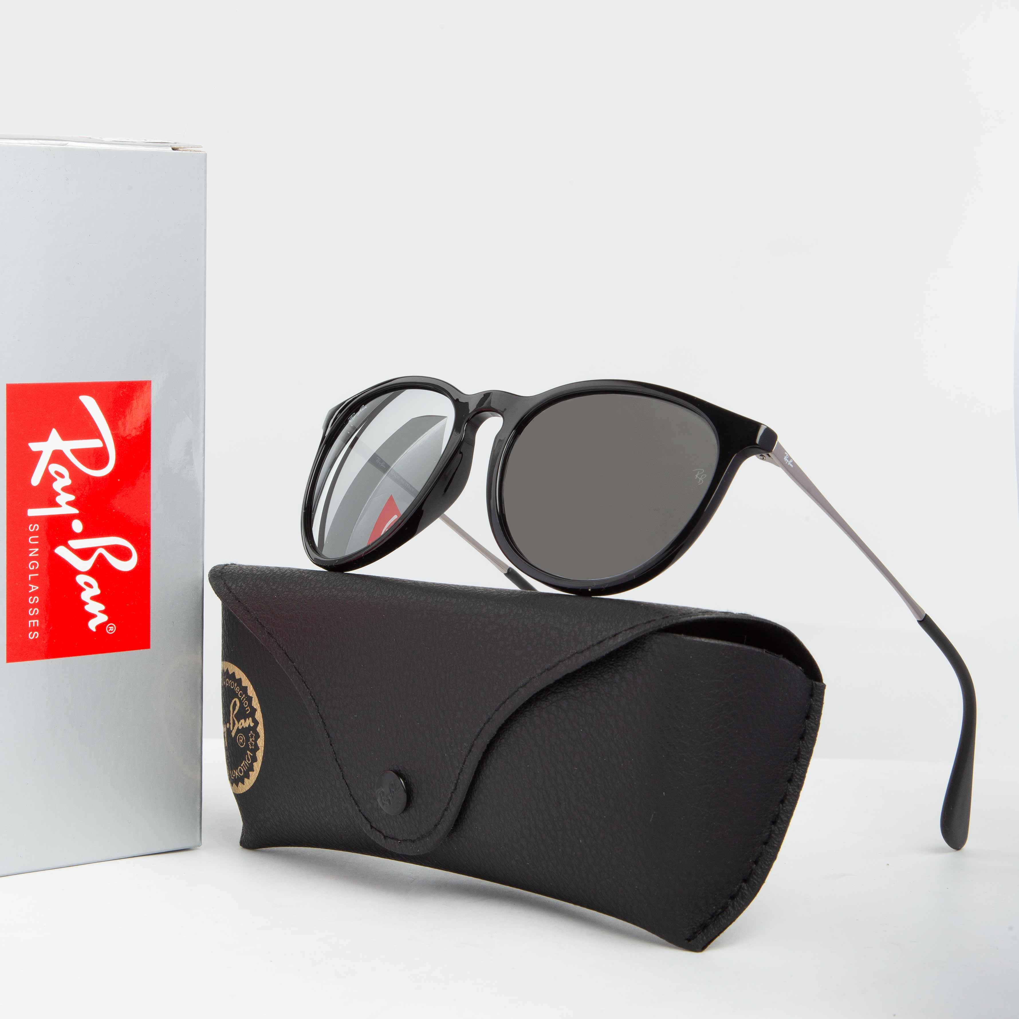 Ray-Ban round frame sunglasses with black frame and silver mirrored lenses