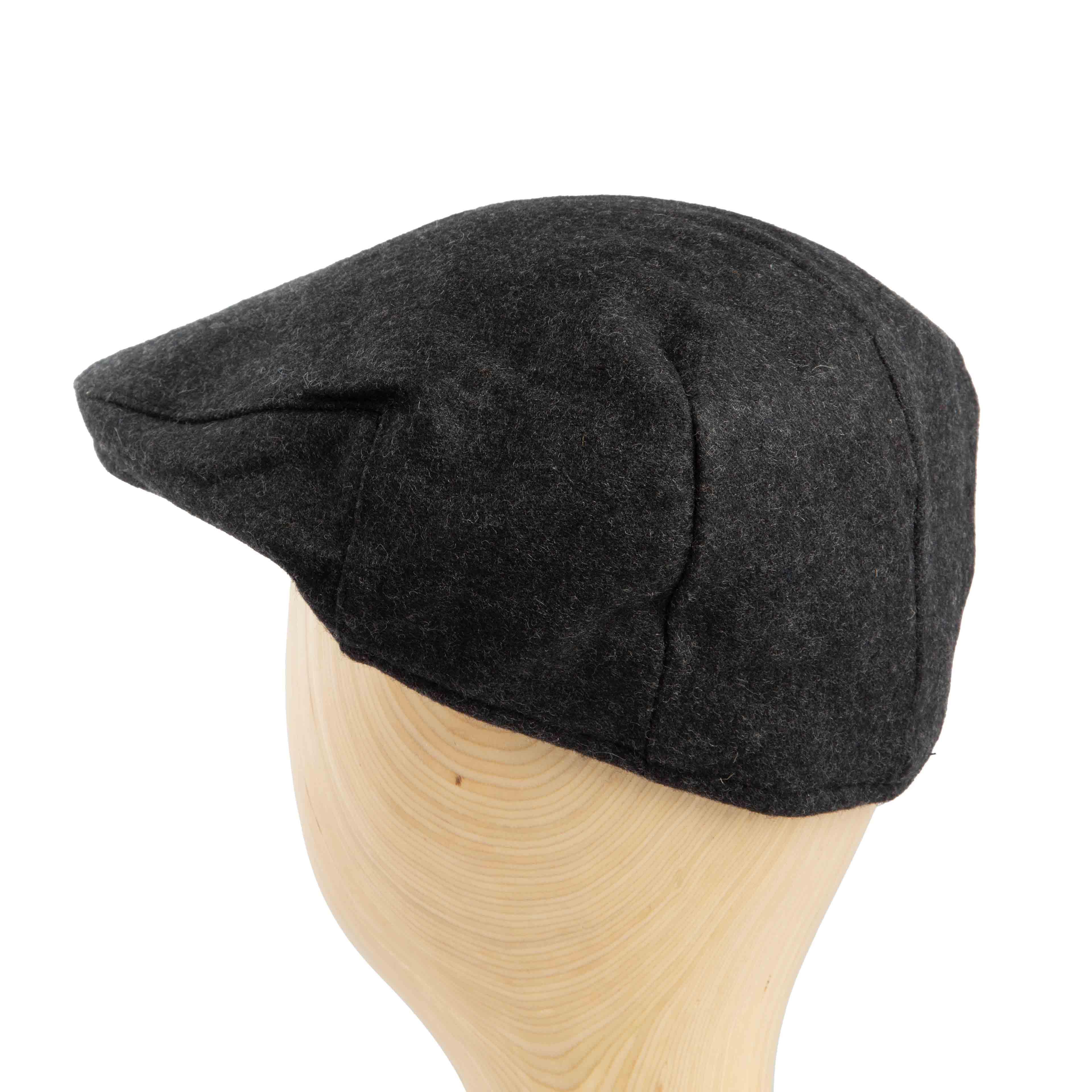 Stylish dark grey flat cap for men, perfect for casual or smart-casual wear.