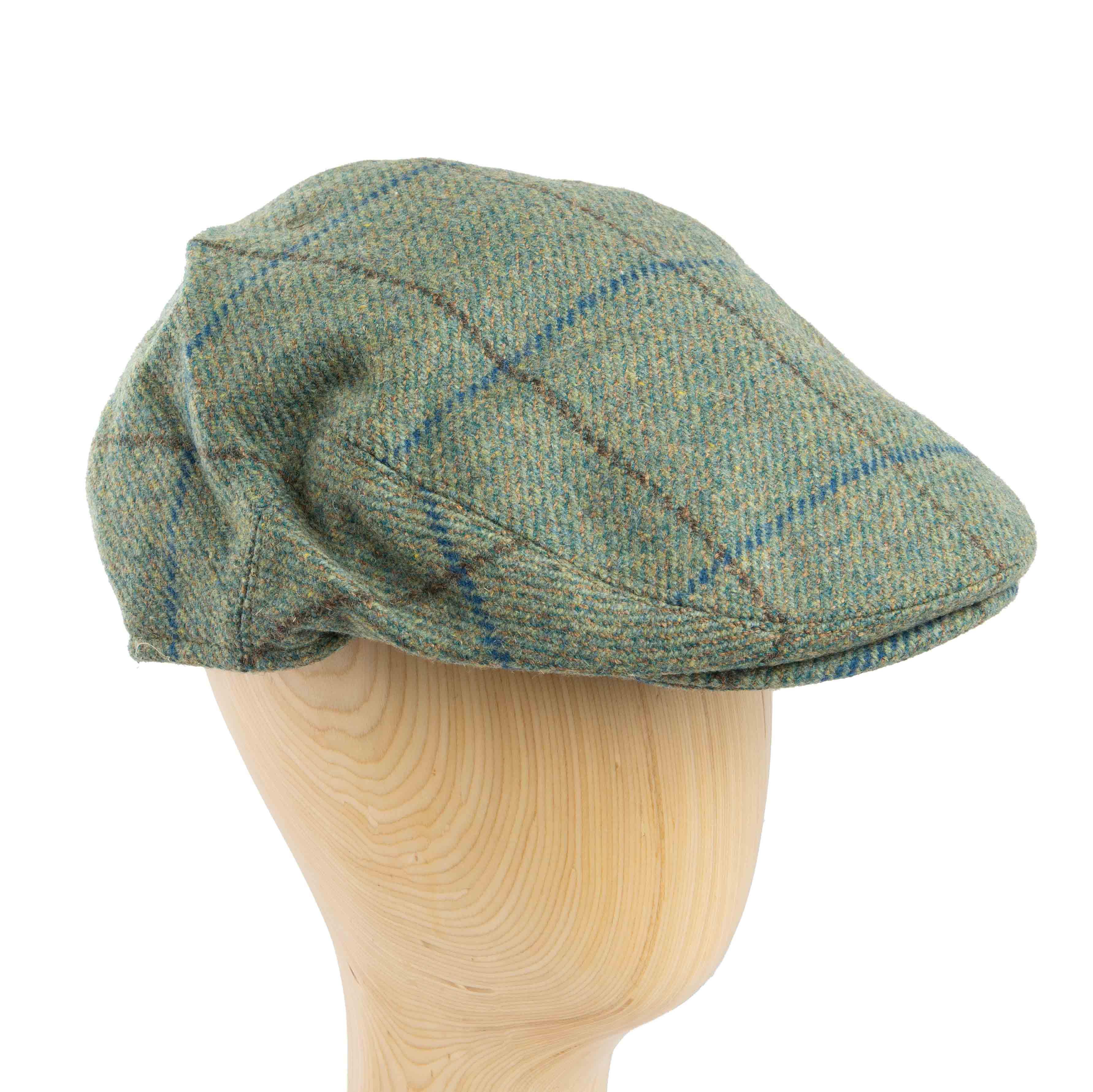 Premium green plaid tweed flat cap for men, ideal for traditional or sophisticated casual wear.