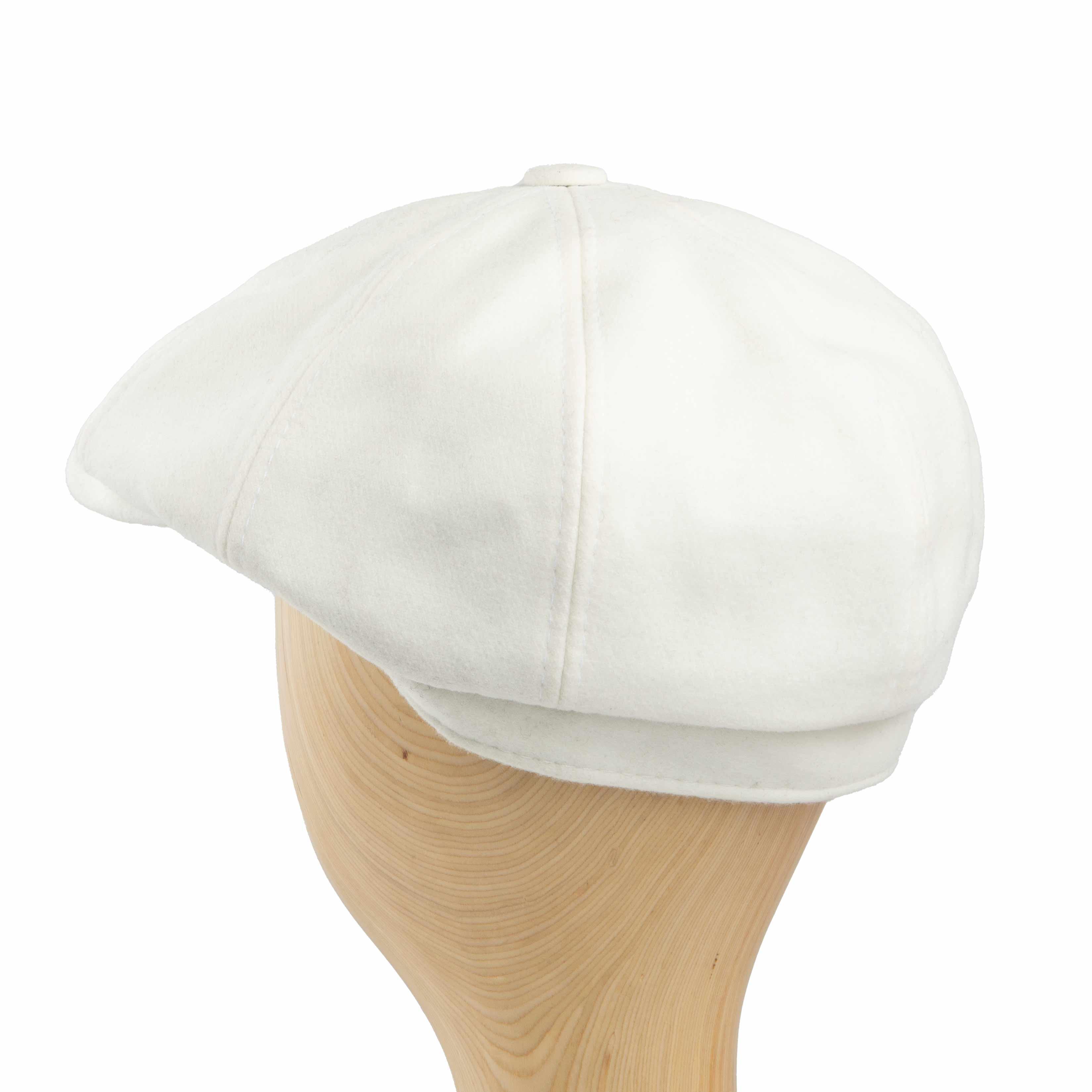 Off-white newsboy cap - classic unisex style for a fresh look