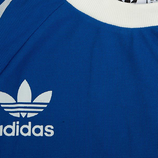  Adidas Originals Italy Adicolor Classics Royal Blue 3-Stripes Tee for Men – Vintage Football Style T-shirt with iconic Italia detailing & comfort. 
