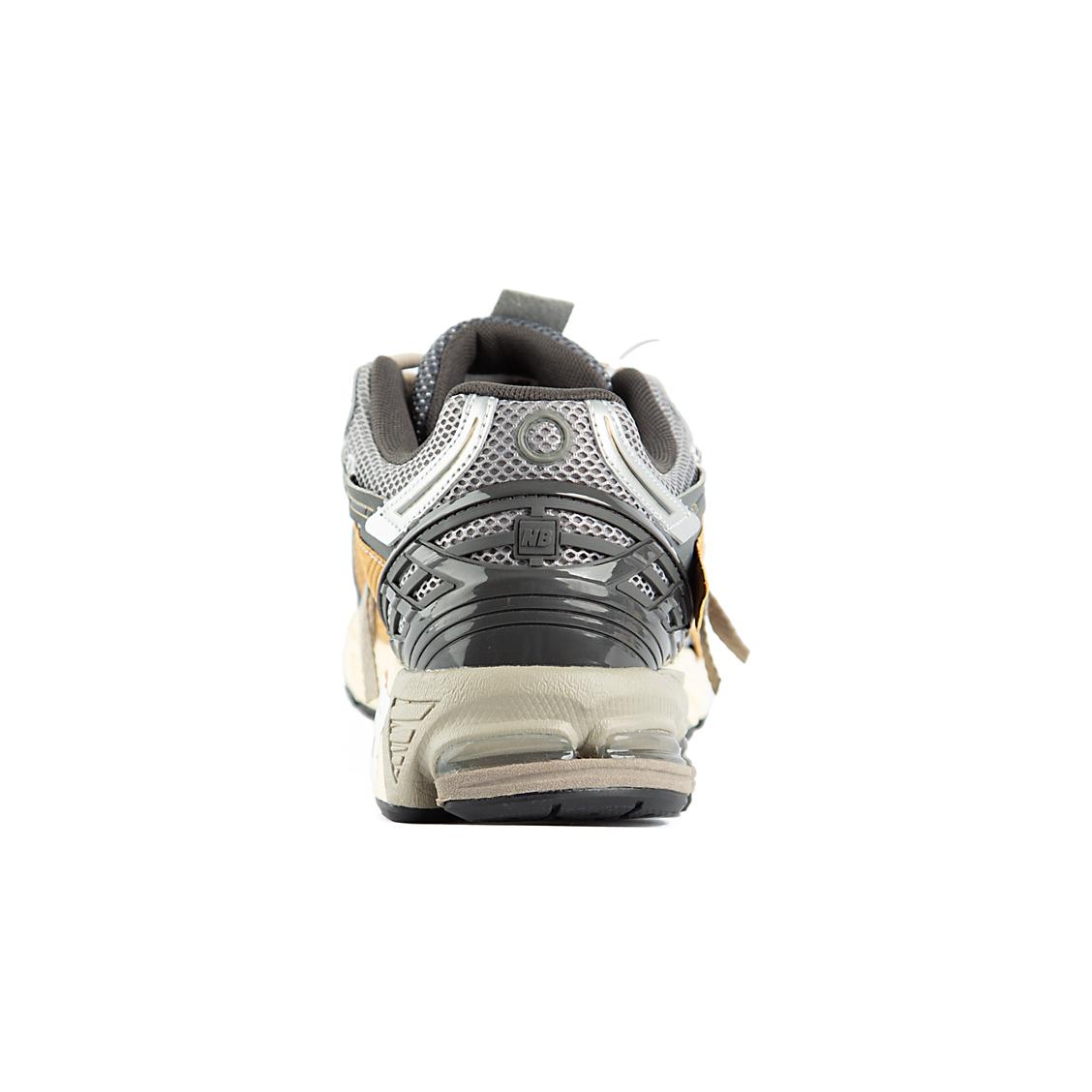 Elevate Your Style with New Balance 1906A Great Plains Sneakers. Experience Retro Comfort & Modern Performance in This Unisex Earthy Tones Edition.