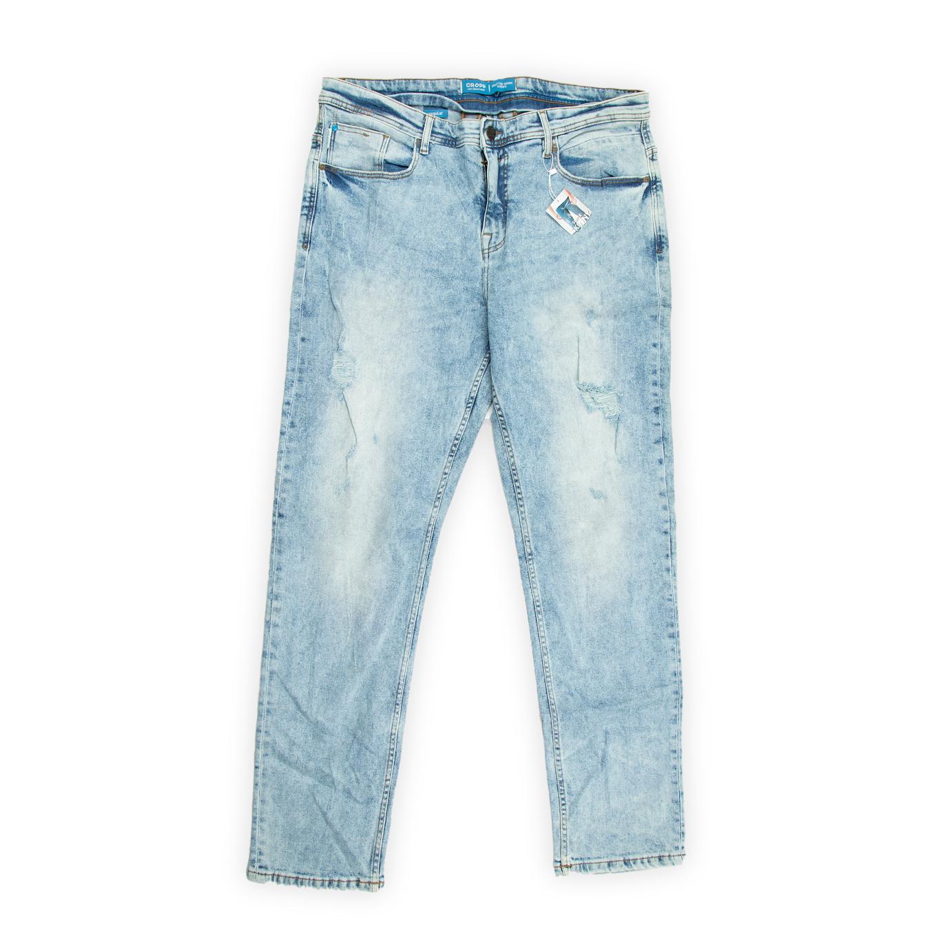 They feature a trendy light, acid-wash finish and subtle distressing and whiskering for a worn-in, authentic look.