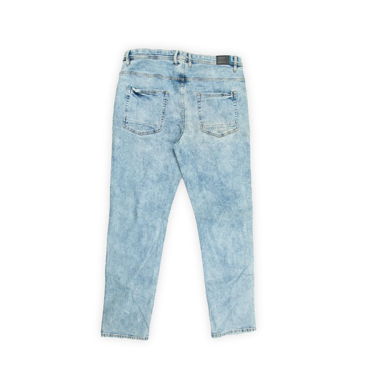 They feature a trendy light, acid-wash finish and subtle distressing and whiskering for a worn-in, authentic look.