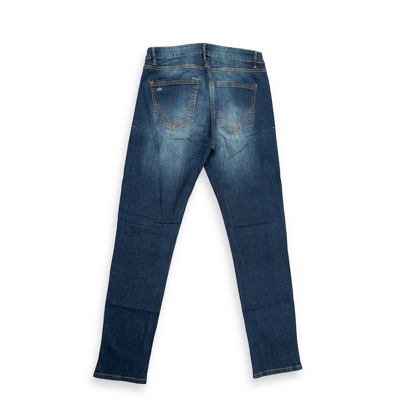 These five-pocket jeans boast a stylish wash that transitions from dark indigo at the seams to a lighter medium blue through the thigh, enhanced by subtle whiskering and light fading.