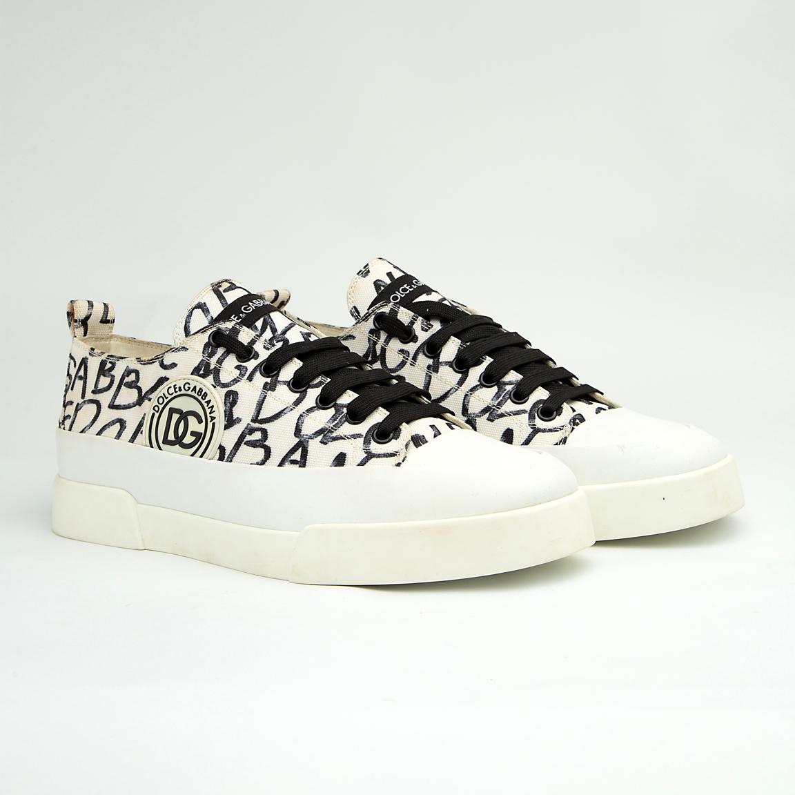 These are contemporary Dolce & Gabbana low-top sneakers featuring a classic tennis-shoe silhouette updated with bold, high-fashion branding. 