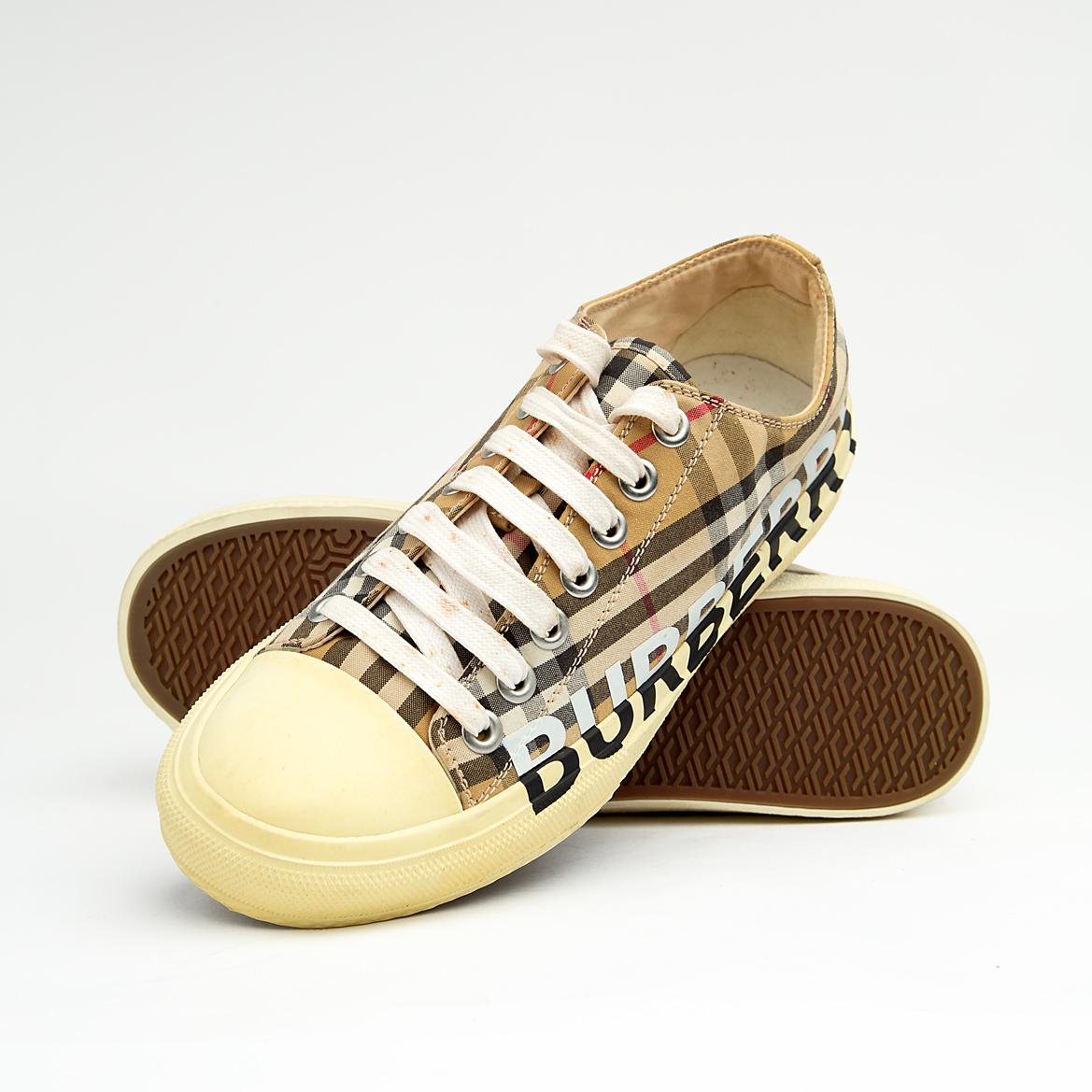 The Heritage Check Plimsoll is a contemporary luxury sneaker that reinterprets a classic canvas low-top with iconic British heritage.