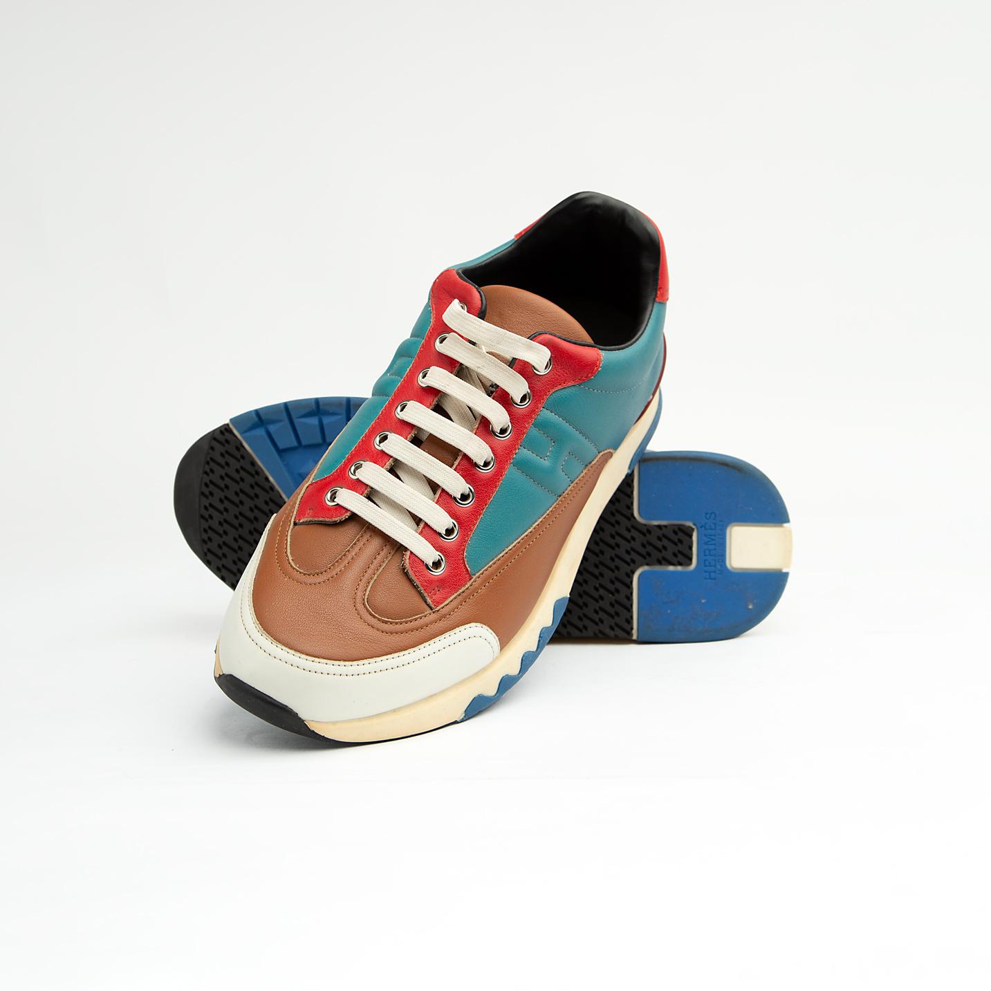 This dynamic sneaker features a rich, bold combination of smooth leather and suede paneling in an eye-catching palette.