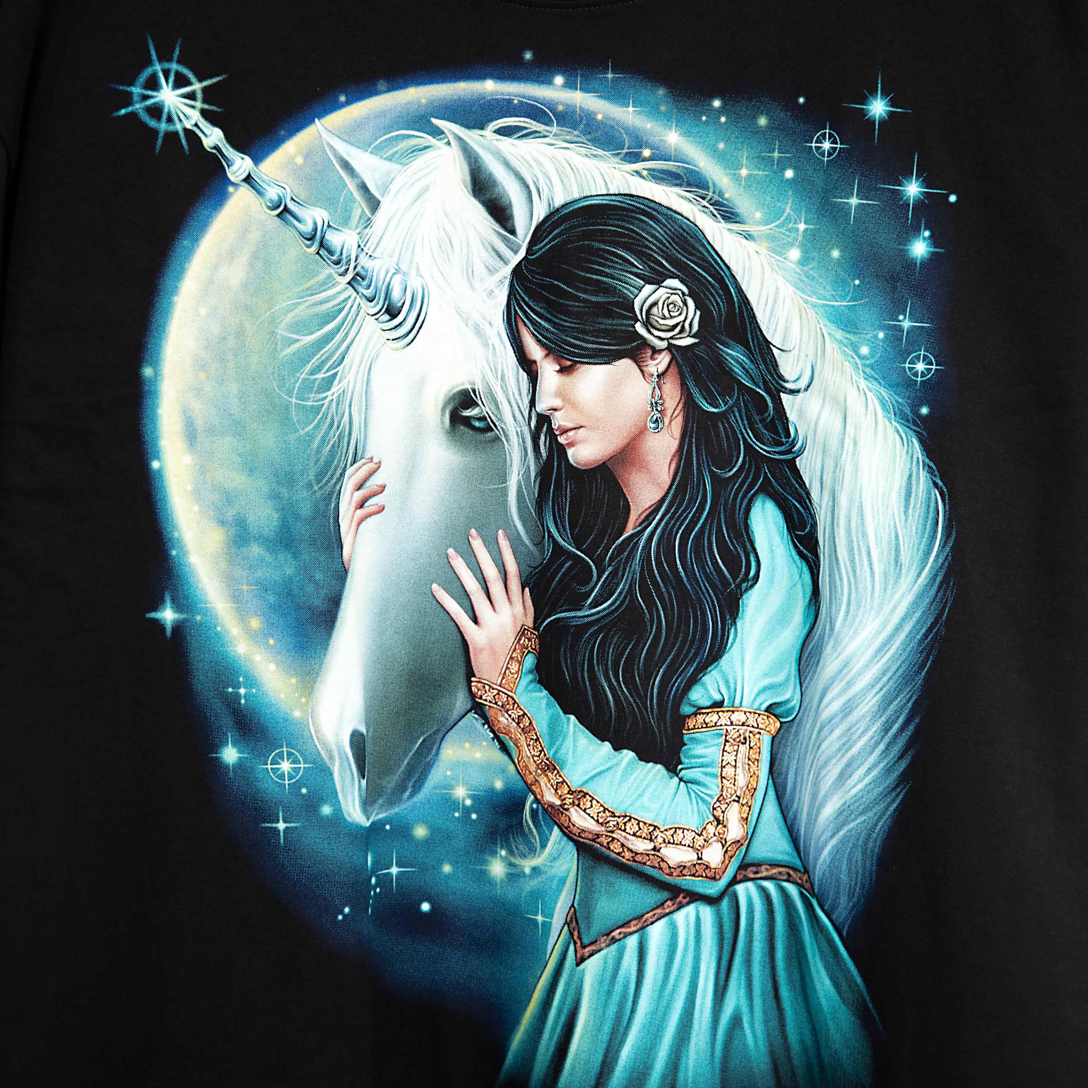 This is an enchanting, short-sleeved t-shirt from the distinctive Rock Eagle brand, known for its high-detail graphics.