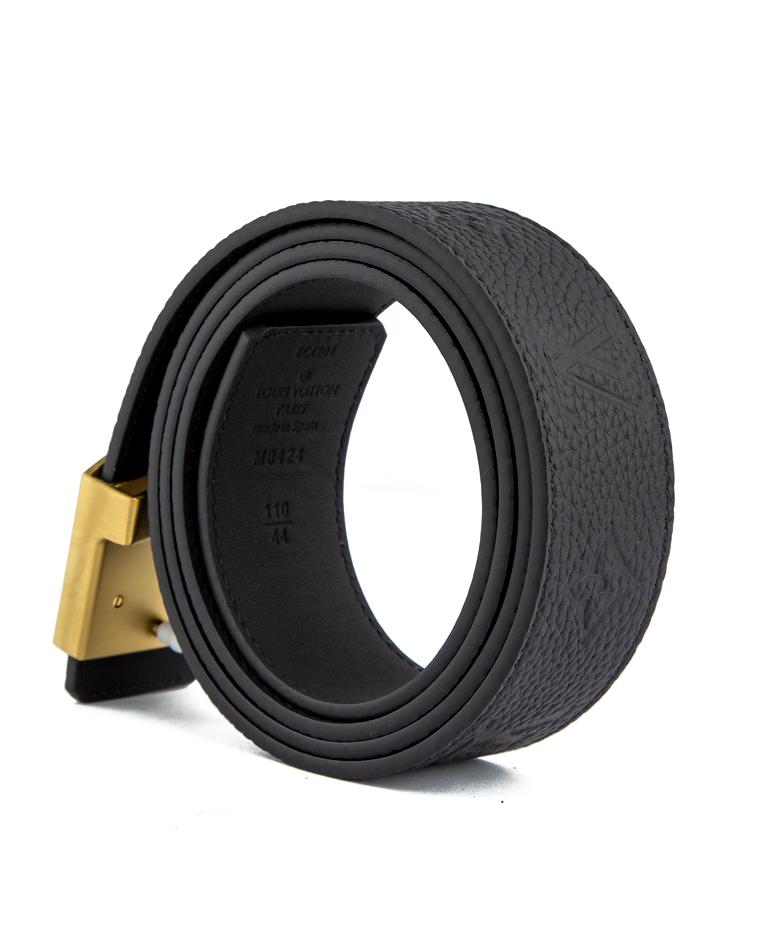 Black textured leather belt with gold 'A' buckle – a stylish and premium fashion accessory for men and women.