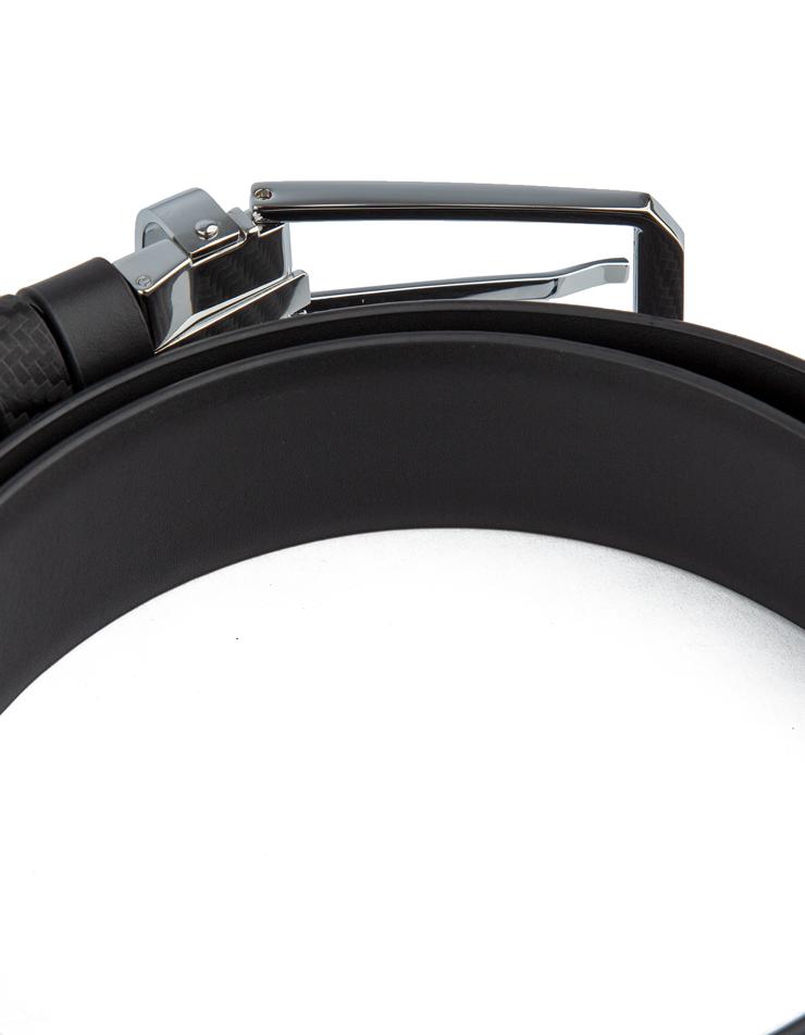 Black carbon fiber textured leather belt with silver buckle – a stylish and durable accessory for men and women.