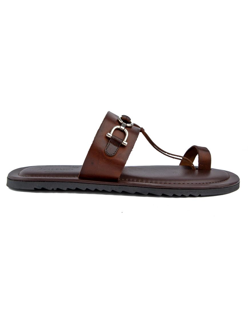 Elegant brown leather toe-ring sandals with a stylish metal buckle detail, designed for comfort, durability, and a touch of sophistication.