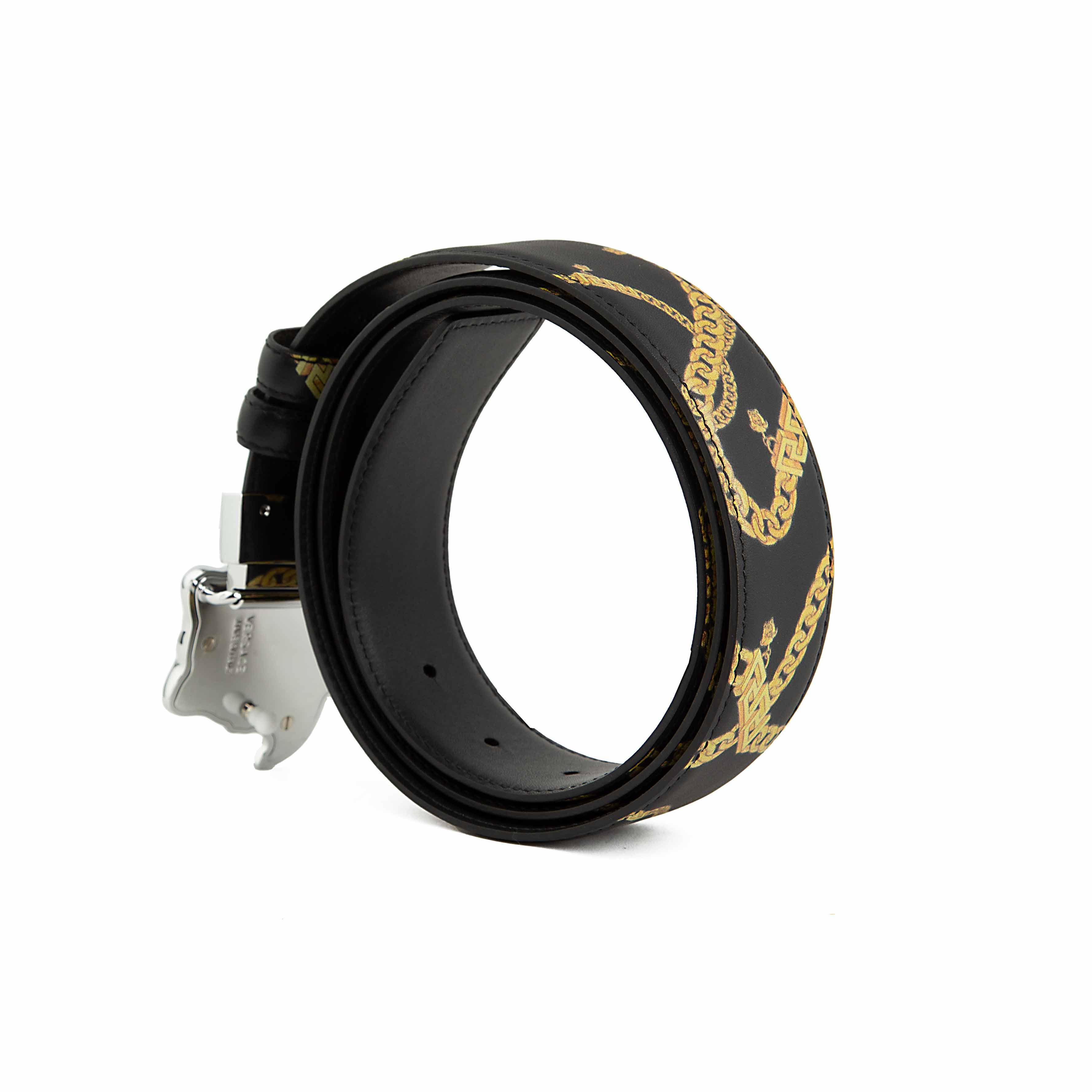 This statement belt is a masterclass in Italian luxury, featuring the legendary 3D Medusa head buckle in a brilliant, polished silver-tone finish.