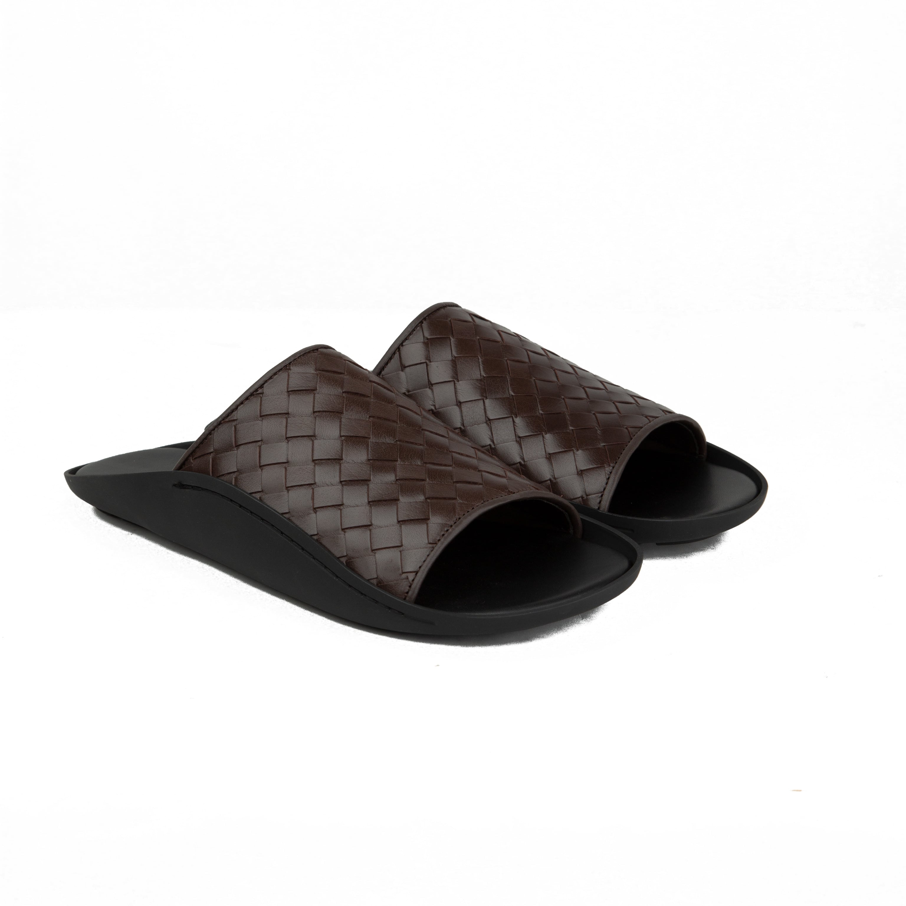 Discover the Bottega Veneta Intrecciato leather slides in brown. Hand-woven calfskin with a comfortable rubber sole. Shop luxury men's footwear now.