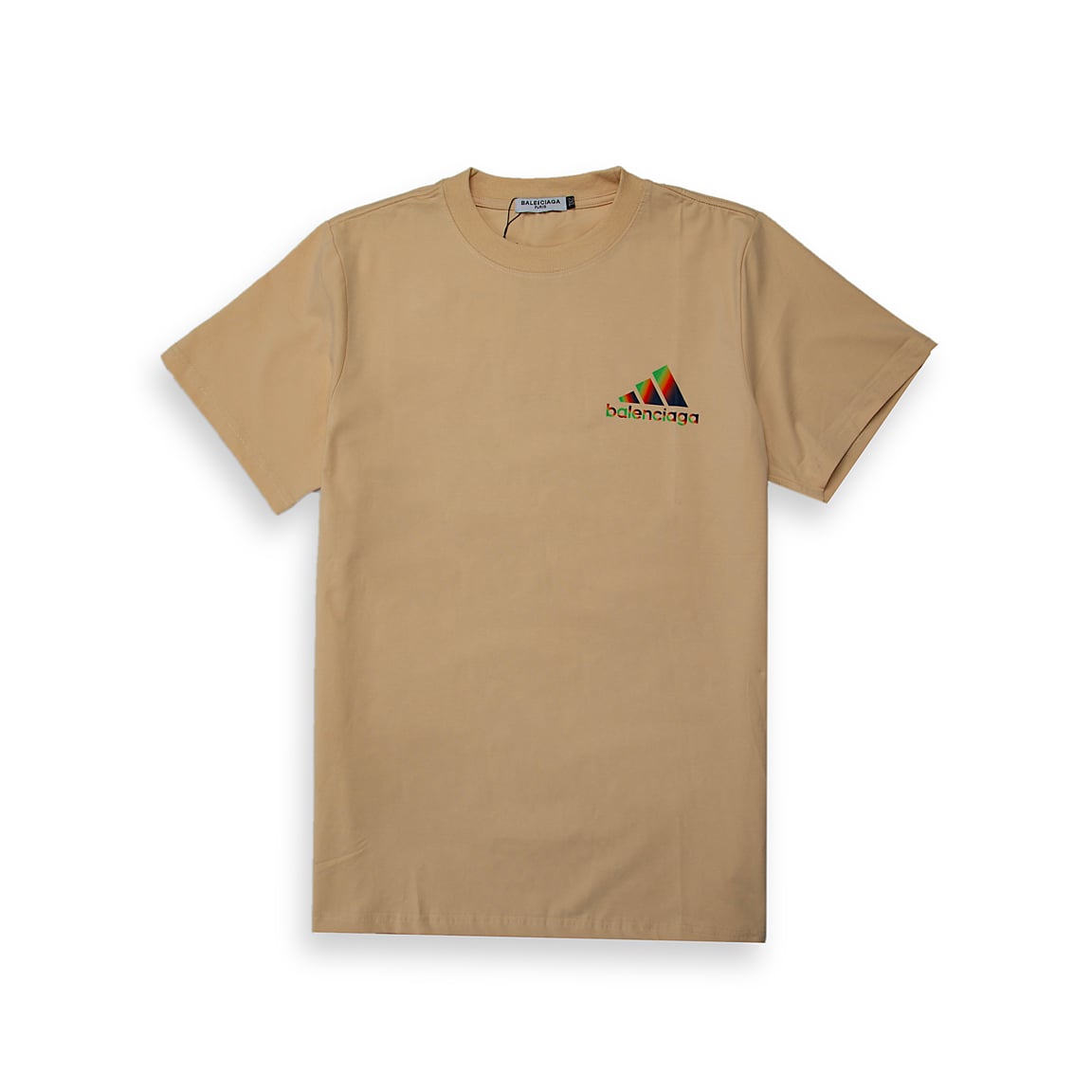 An essential piece of contemporary luxury streetwear, this Balenciaga T-shirt is crafted from a soft cotton jersey and features a classic crewneck and short sleeves.