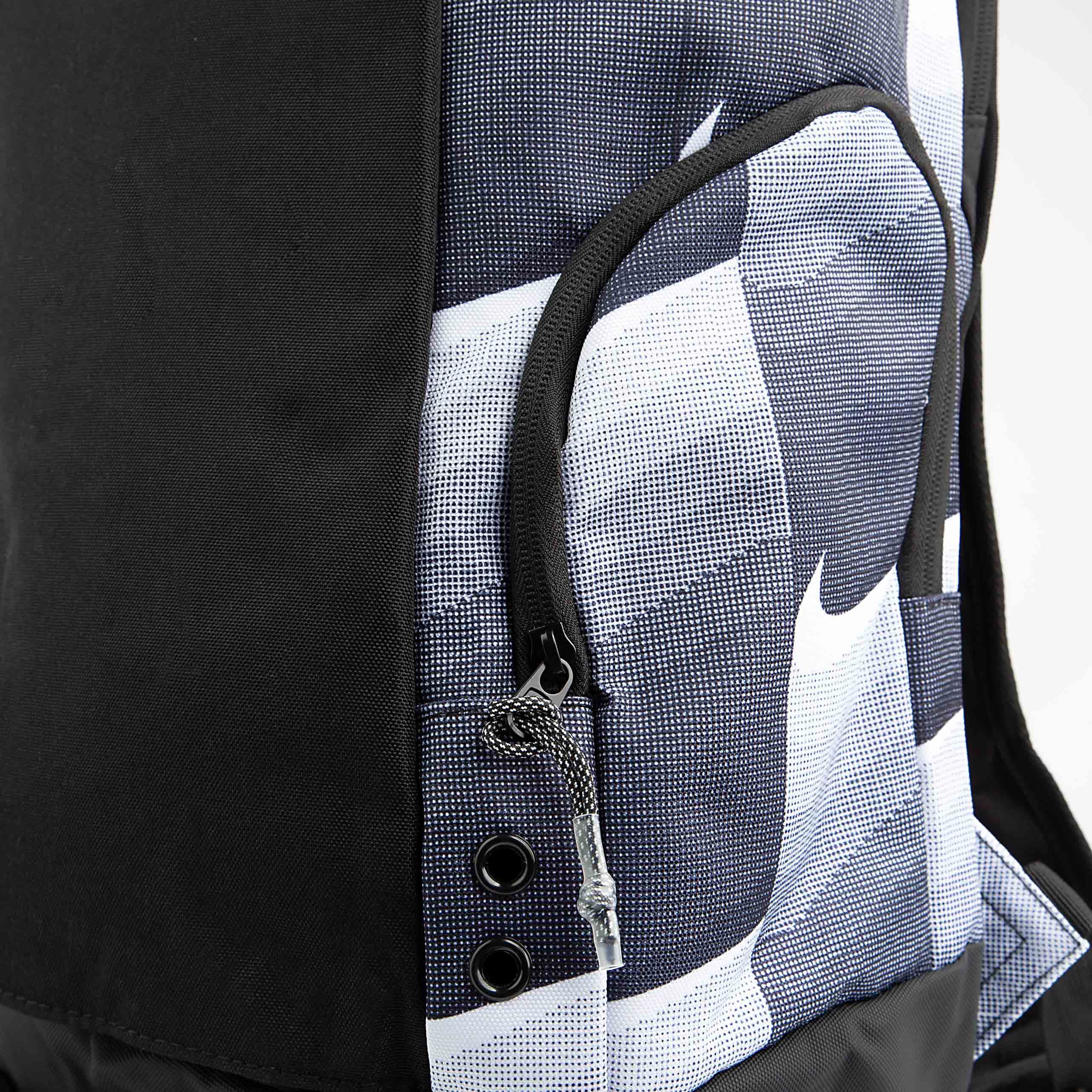 Shop the Nike Elite Pro basketball backpack.
